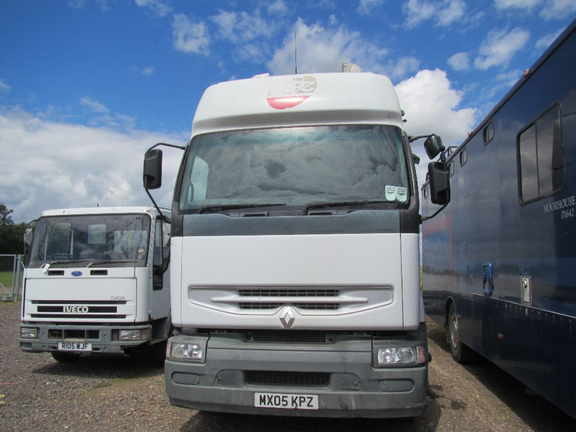 Renault Premium 420 Tractor Unit with Sliding 5th Wheel. V5 will be supplied. Reg. No. MX05 KPZ - Image 3 of 10