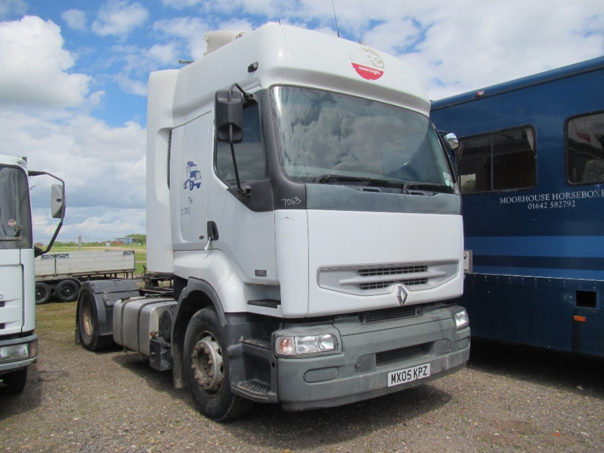 Renault Premium 420 Tractor Unit with Sliding 5th Wheel. V5 will be supplied. Reg. No. MX05 KPZ - Image 4 of 10