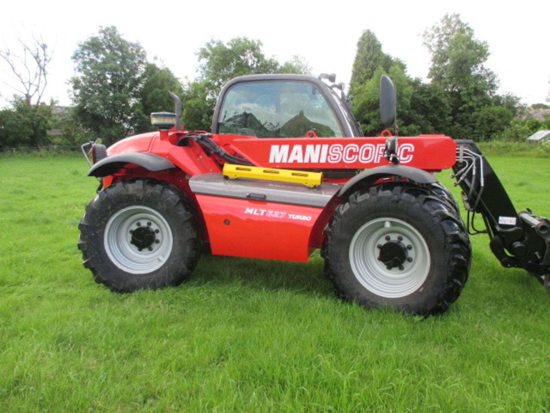 2012 Manitou MLT627 Farm Spec Telehandler with Pallet Forks, Pick Up Hitch, Hydraulic Locking & - Image 4 of 10