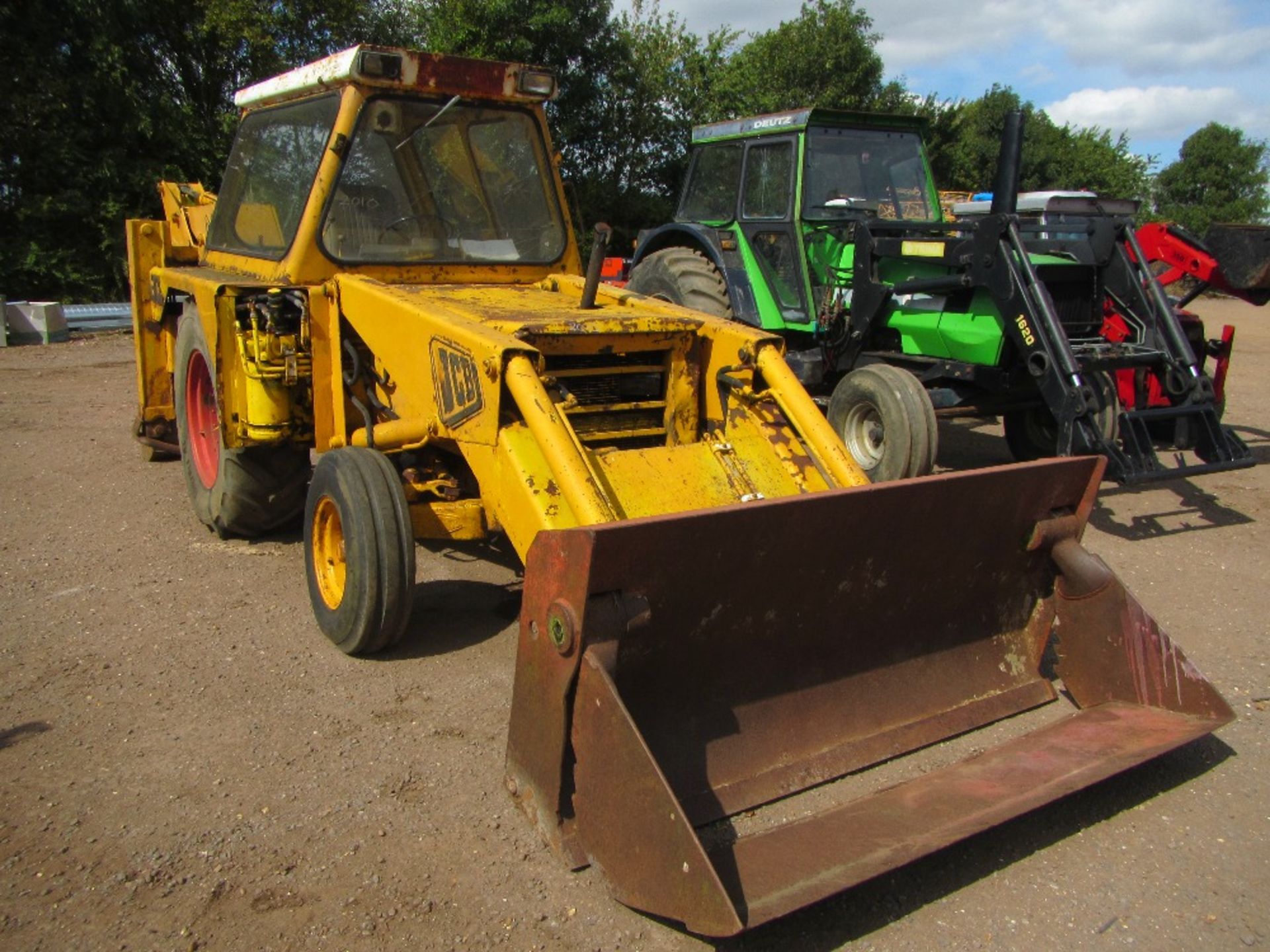 JCB 2C Digger with 4 in 1 & Ditching Bucket. V5 will be supplied. Reg. No. FFL 790L Ser No 3C53474 - Image 2 of 4