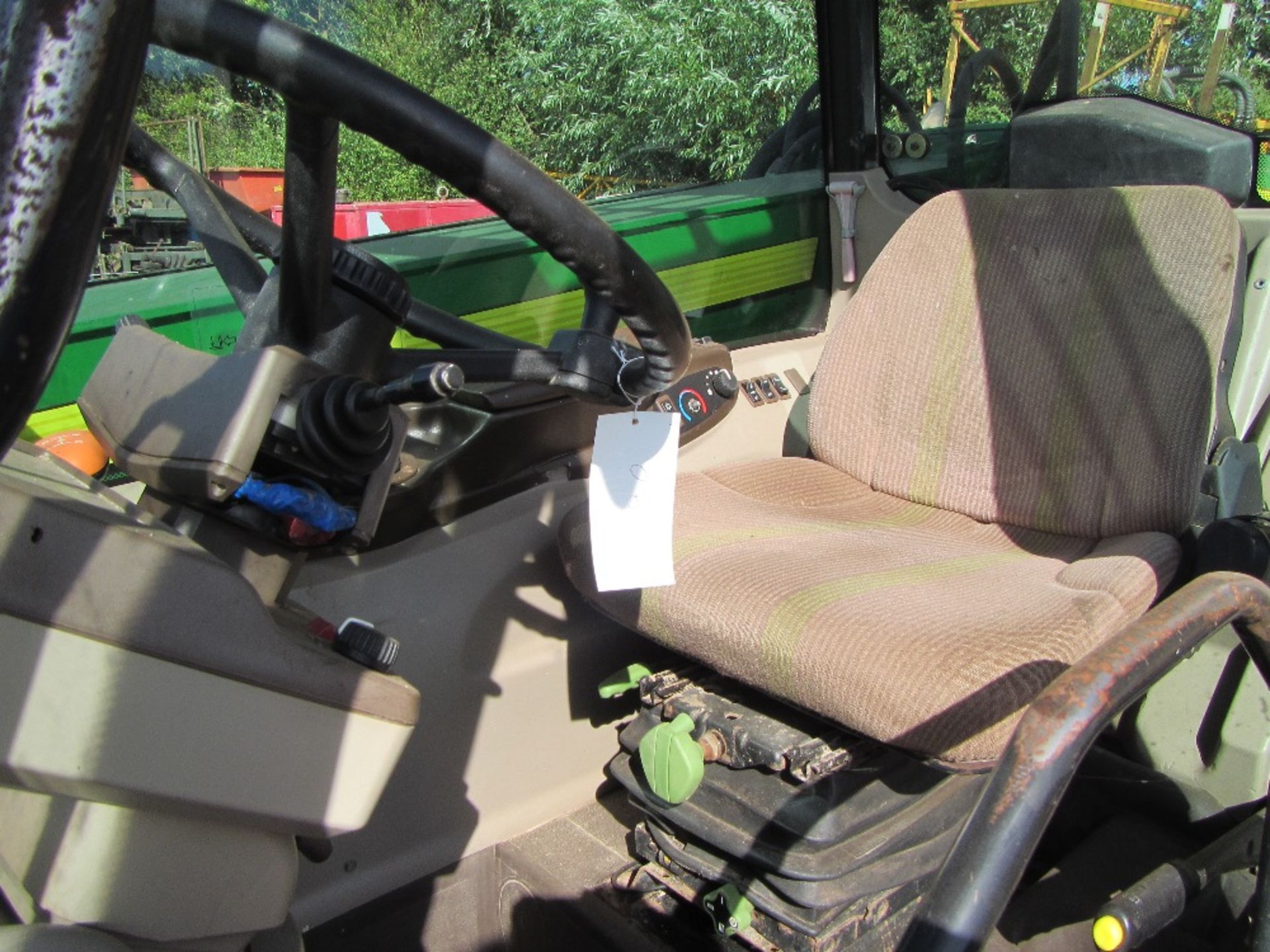 2004 John Deere 3420 Ag Spec 40k Telehandler with Air Con, Pick Up Hitch & Grain Bucket Reg No - Image 4 of 5