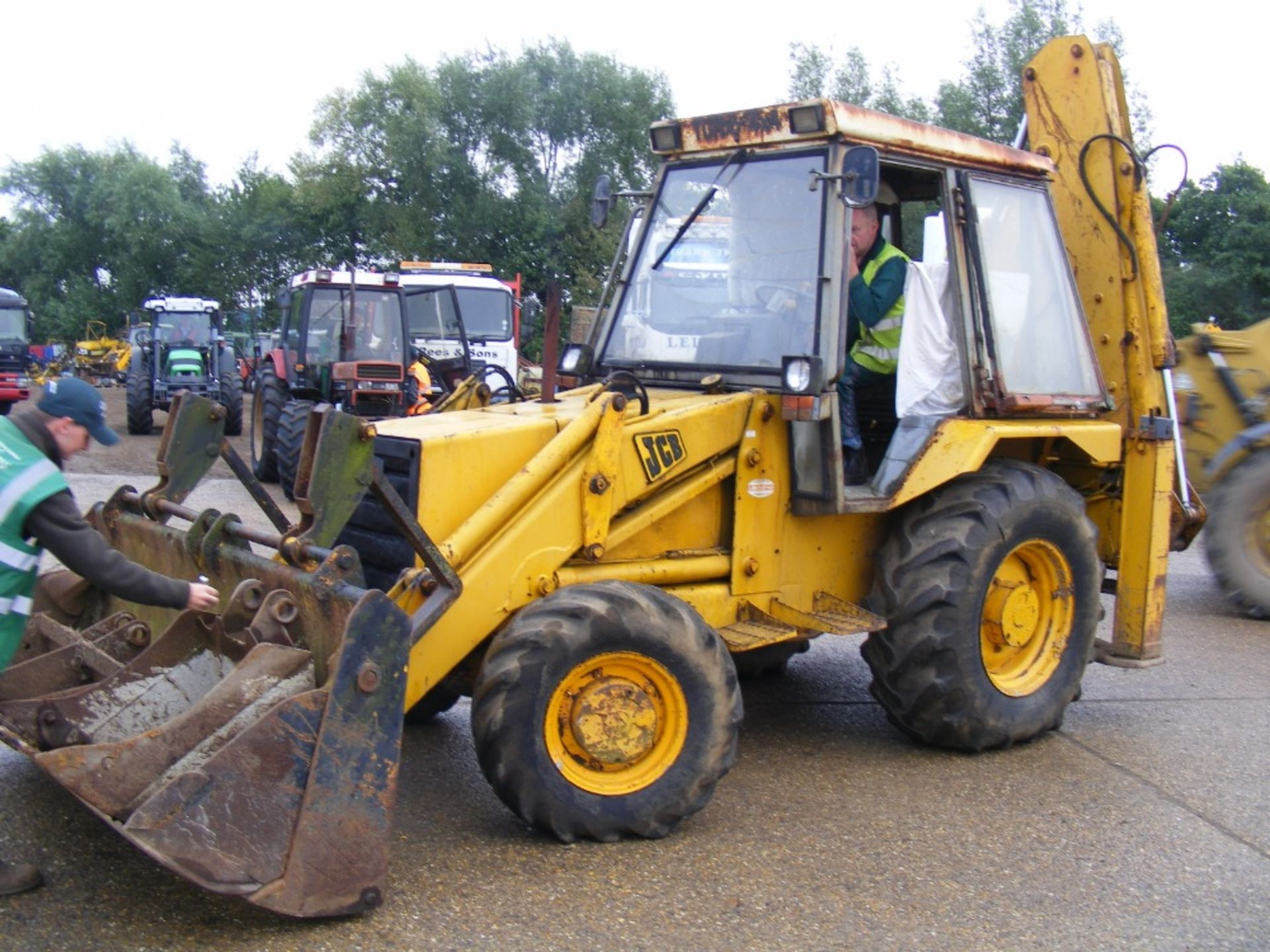JCB 3CX Turbo Digger Loader with 5 Stud Rear Axle, 4 in 1 Extender, 3no. Buckets & Pallet Tines.