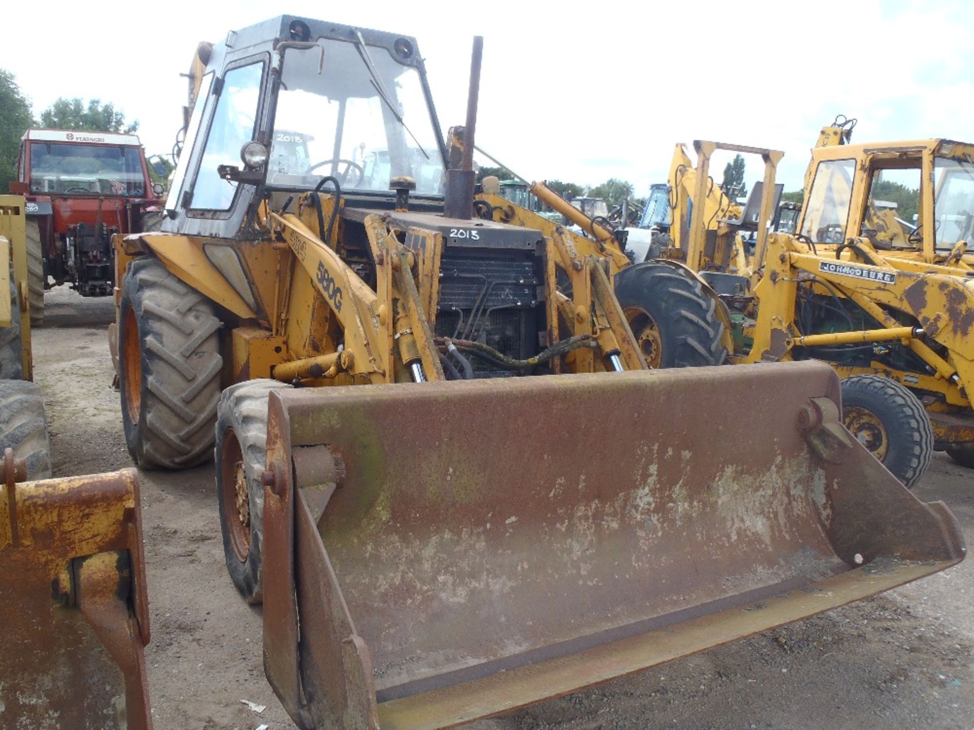 Case 580G 4wd Digger Loader with 4 in1 Bucket & Extradig - Image 2 of 4