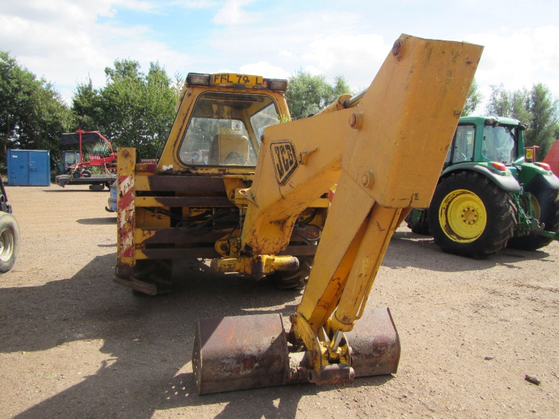 JCB 2C Digger with 4 in 1 & Ditching Bucket. V5 will be supplied. Reg. No. FFL 790L Ser No 3C53474 - Image 4 of 4