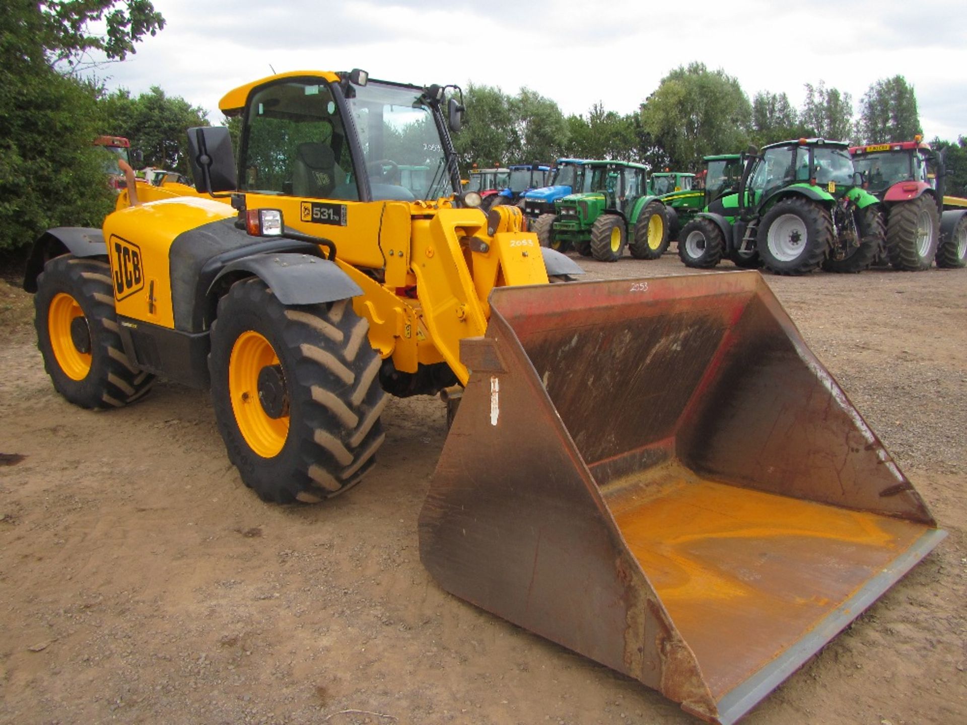 JCB 531-70 Agri Super with Bucket & Tines. V5 will be supplied 6220 Hrs Reg No AY07 EWG Ser No - Image 2 of 6