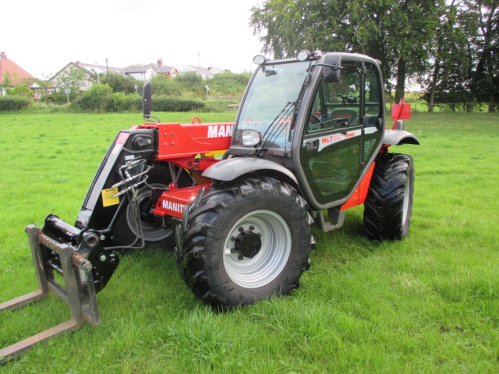 2012 Manitou MLT627 Farm Spec Telehandler with Pallet Forks, Pick Up Hitch, Hydraulic Locking & - Image 2 of 10