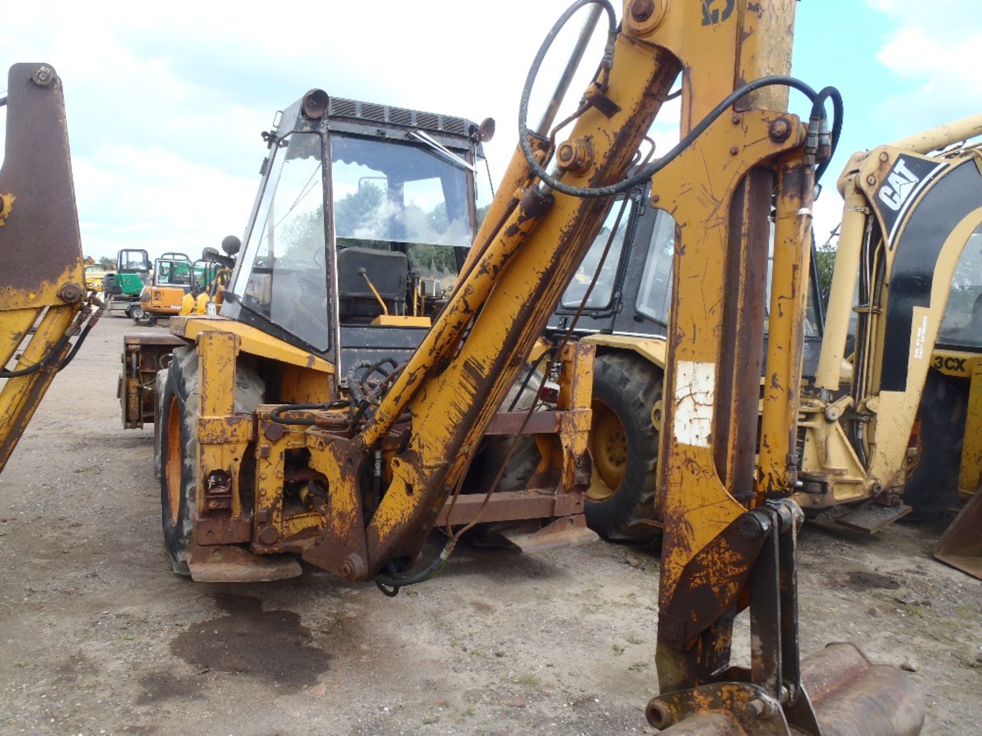 Case 580G 4wd Digger Loader with 4 in1 Bucket & Extradig - Image 4 of 4