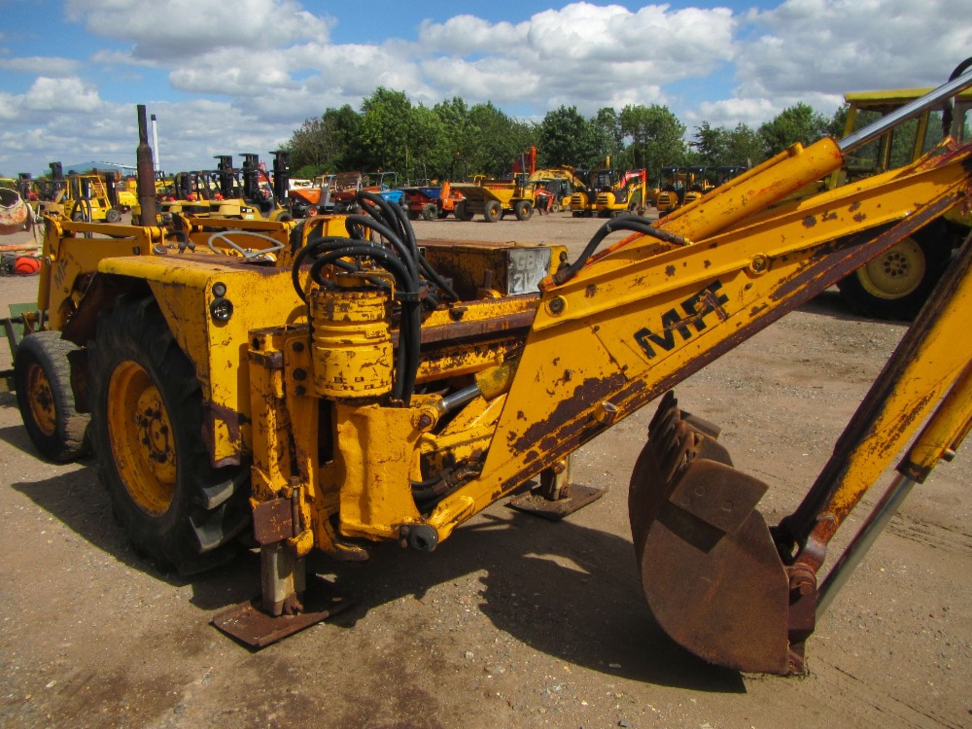 Massey Ferguson 40 Wheeled Digger Reg. No. GBJ 212J Ser. No. 839360 - Image 5 of 6