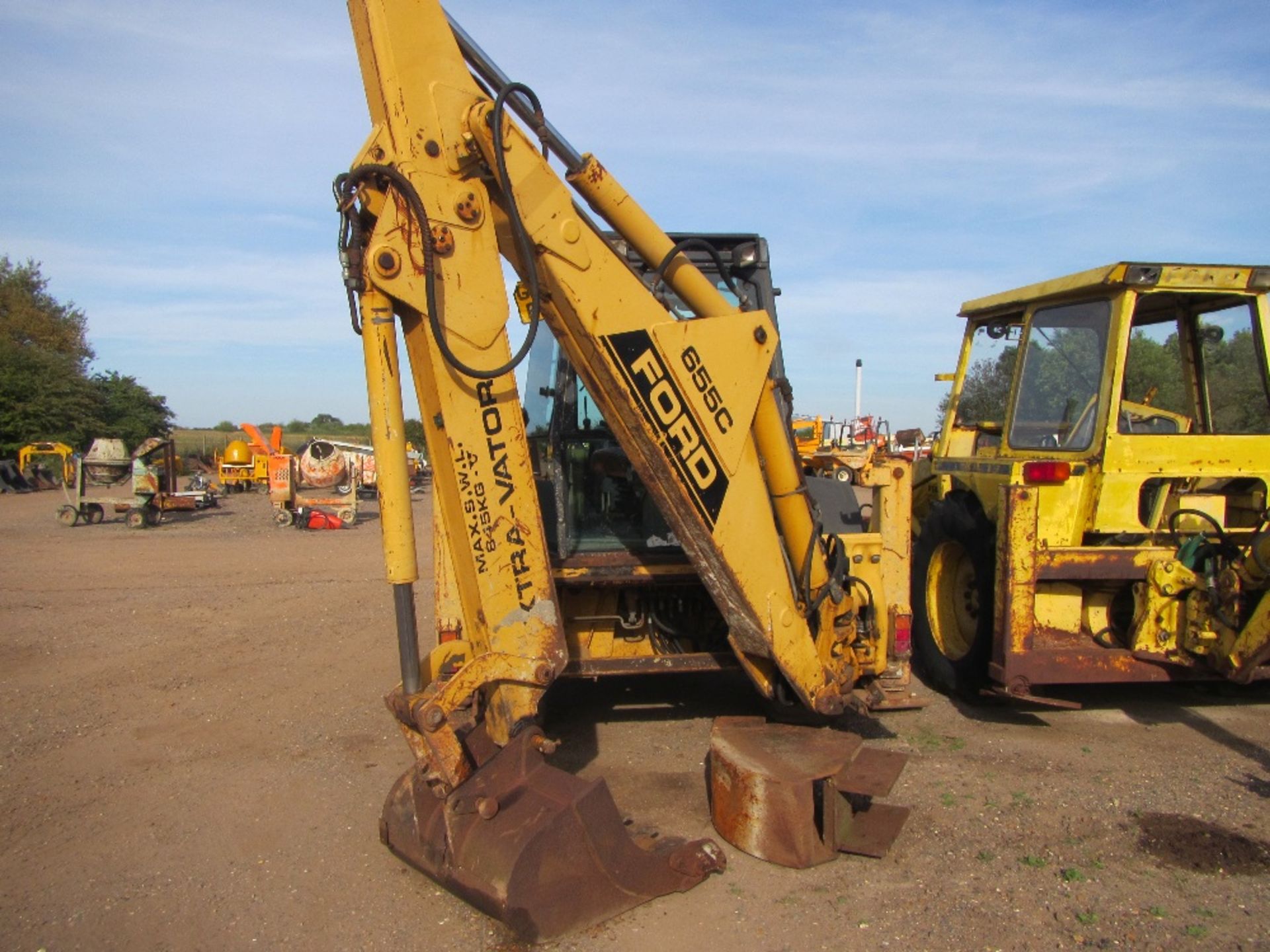 1989 Ford 665C Special 4wd Digger with 4 in 1 Bucket and Extra-Vator Reg. No. G965 FEV Ser No - Image 4 of 5