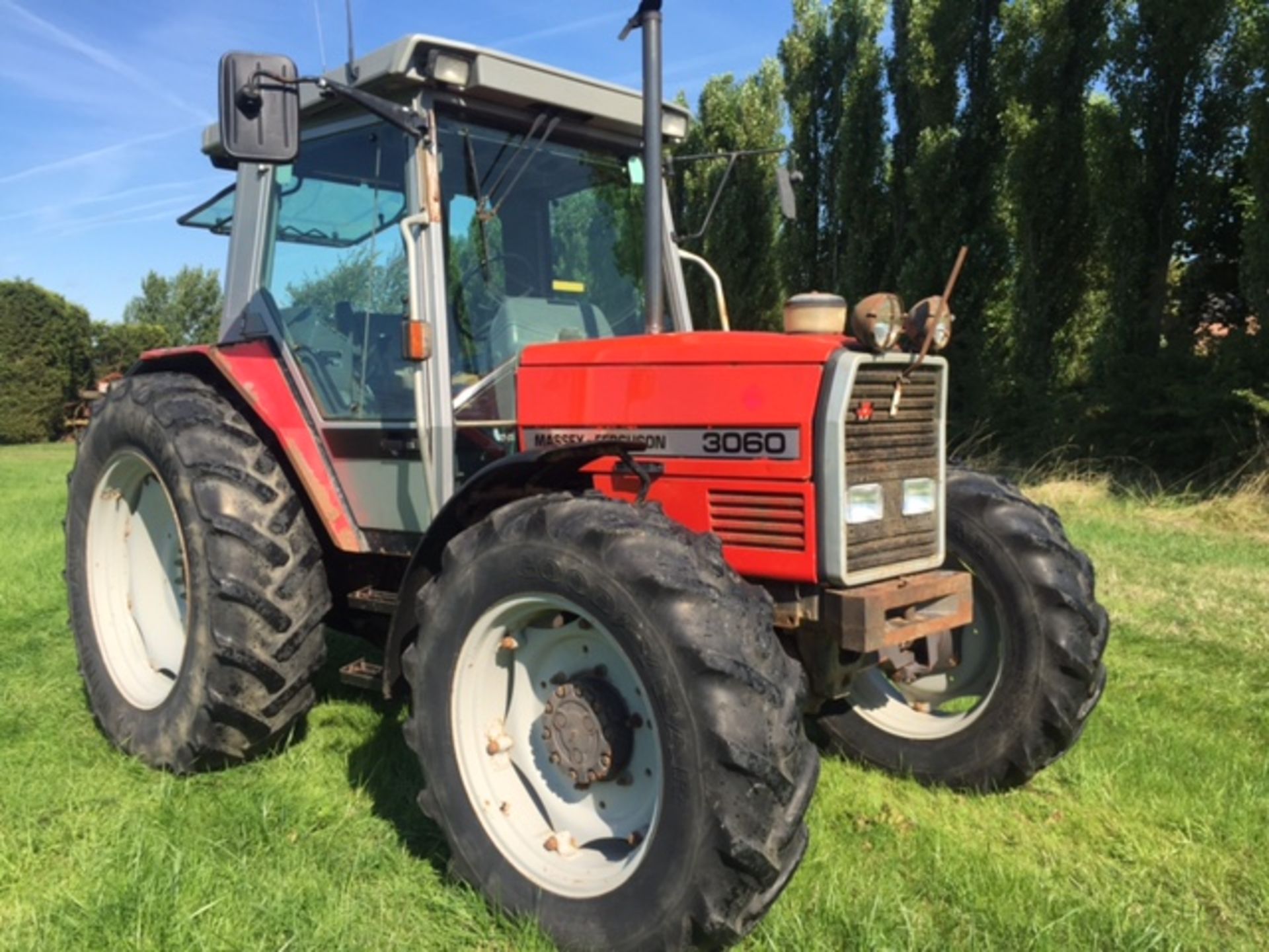 Massey Ferguson 3060 4wd Tractor with 16 Speed Gearbox & Air Con. V5 will be supplied. Reg. No. L352 - Image 2 of 4