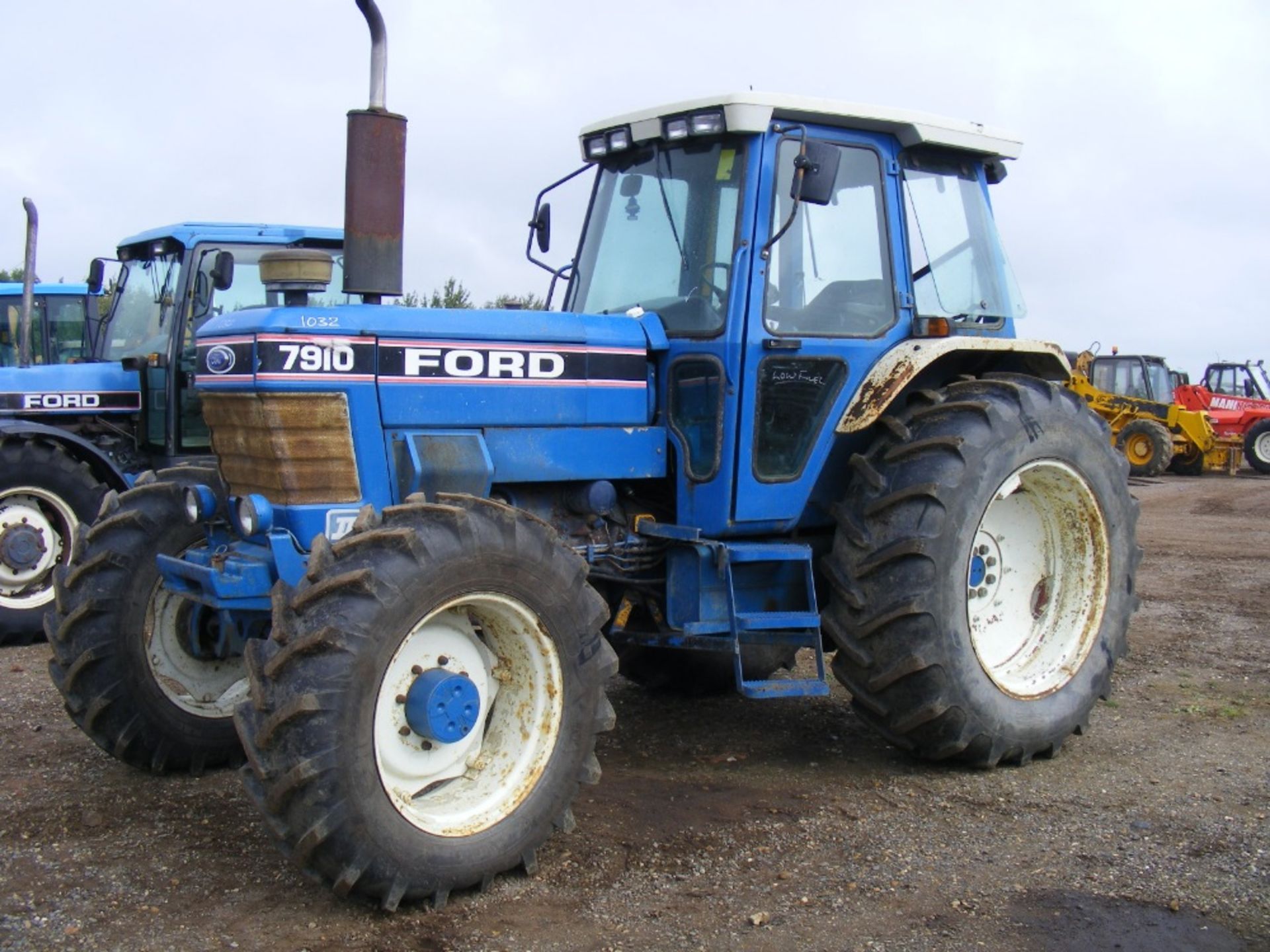 Ford 7910 Tractor with Super Q Cab