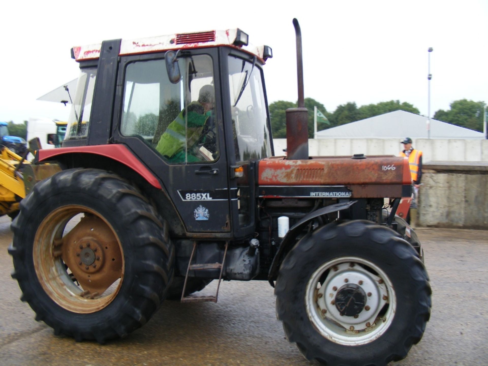 Case International 885XL 4wd Tractor. Reg. No. G939 MWR - Image 3 of 4