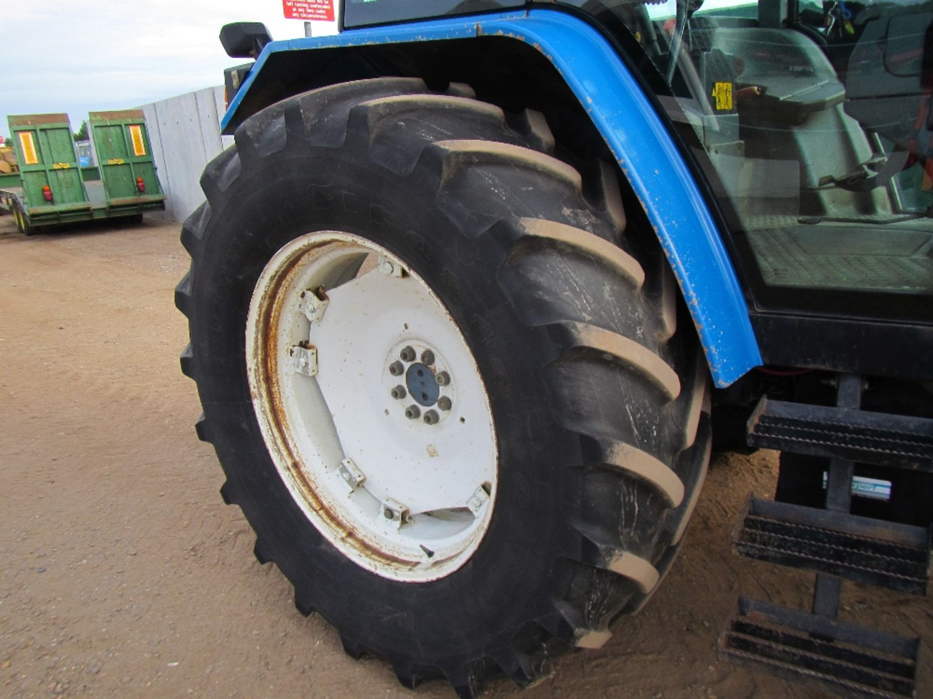 Ford 8340 SLE 4wd Tractor with Front Weights & 520/70x38 Tyres. 1 owner. V5 will be supplied Reg - Image 6 of 18