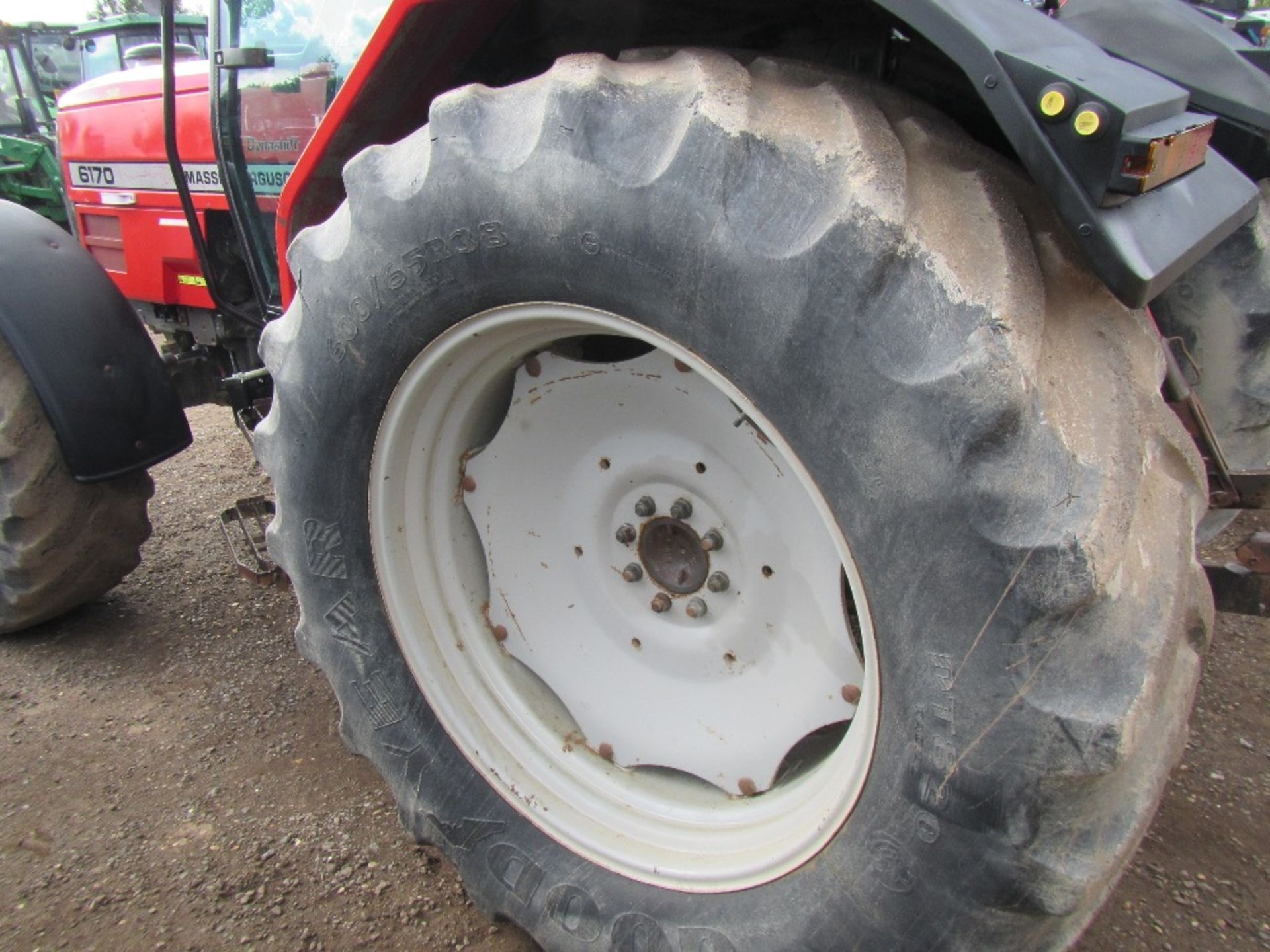 Massey Ferguson 6170 Dynashift 4wd 40k Tractor with Air Con. 5735 hrs. Reg. No. N264 JHG - Image 8 of 14