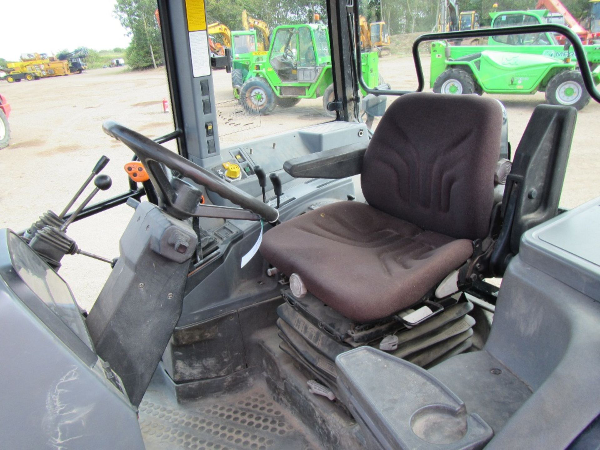 New Holland 5640SL Tractor with Front Loader. V5 has been applied for. Regd 30/1/97. - Image 11 of 15