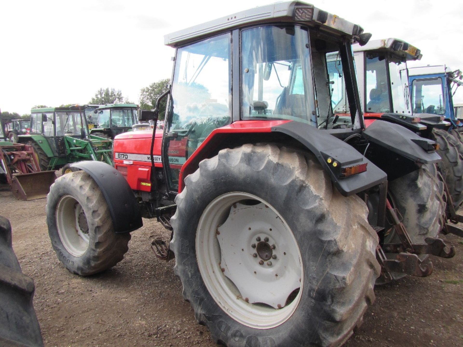 Massey Ferguson 6170 Dynashift 4wd 40k Tractor with Air Con. 5735 hrs. Reg. No. N264 JHG - Image 7 of 14