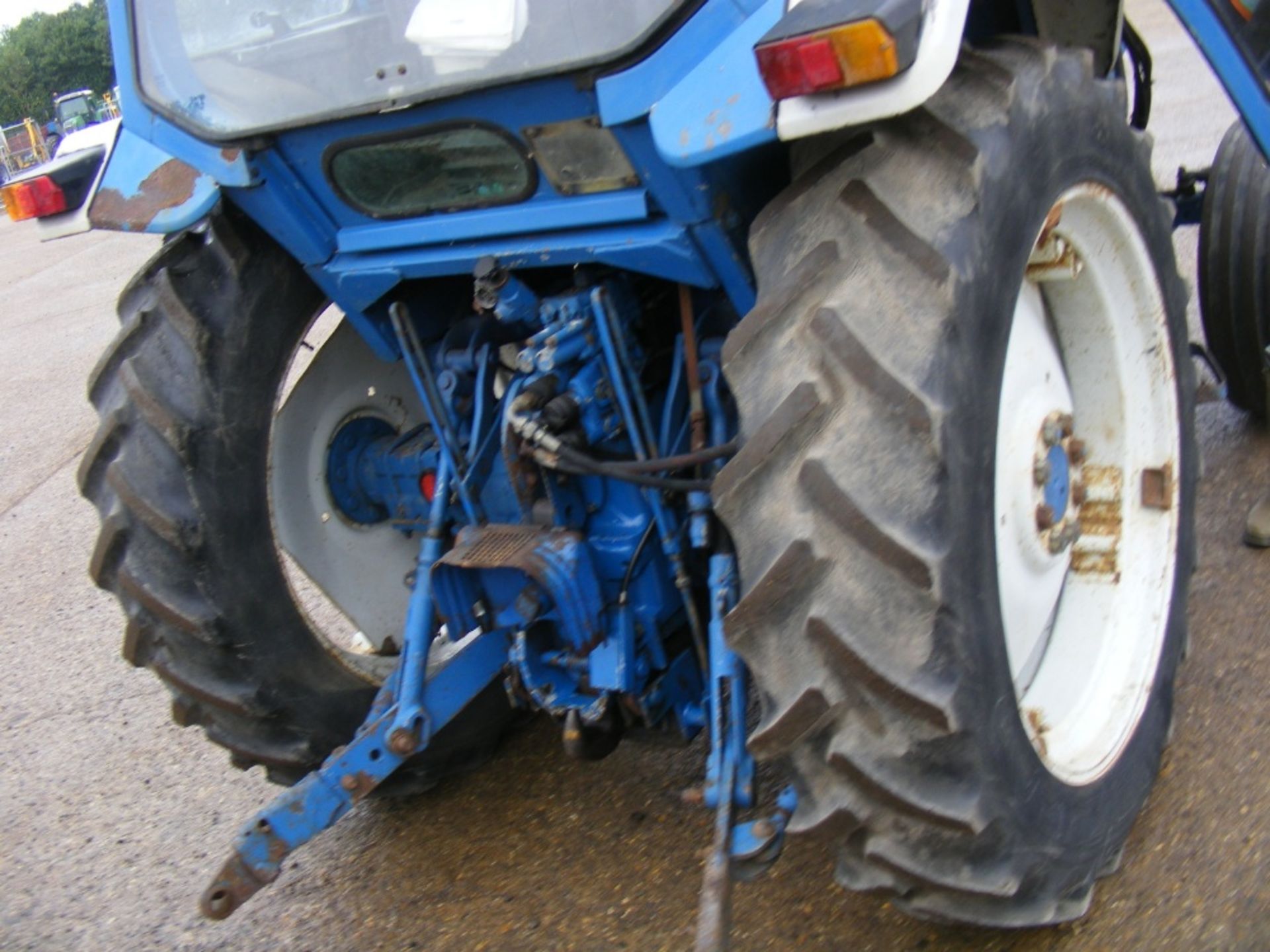 Ford 6610 Super Q 2wd Tractor with Loader - Image 4 of 4