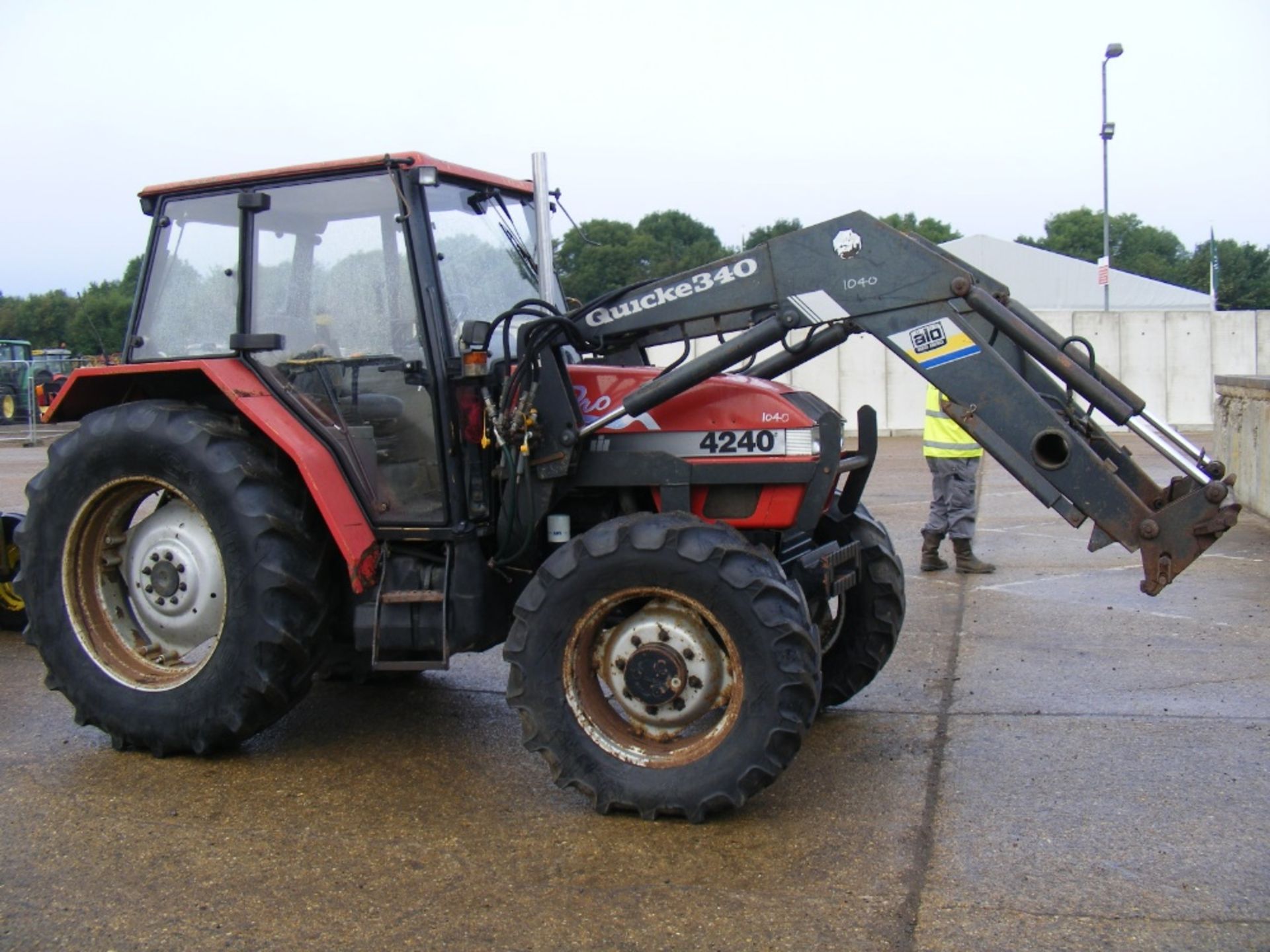 Case International 4240 Pro 4wd Tractor with Quicke 340 Loader. V5 will be supplied. Reg. No. P307 - Image 4 of 6