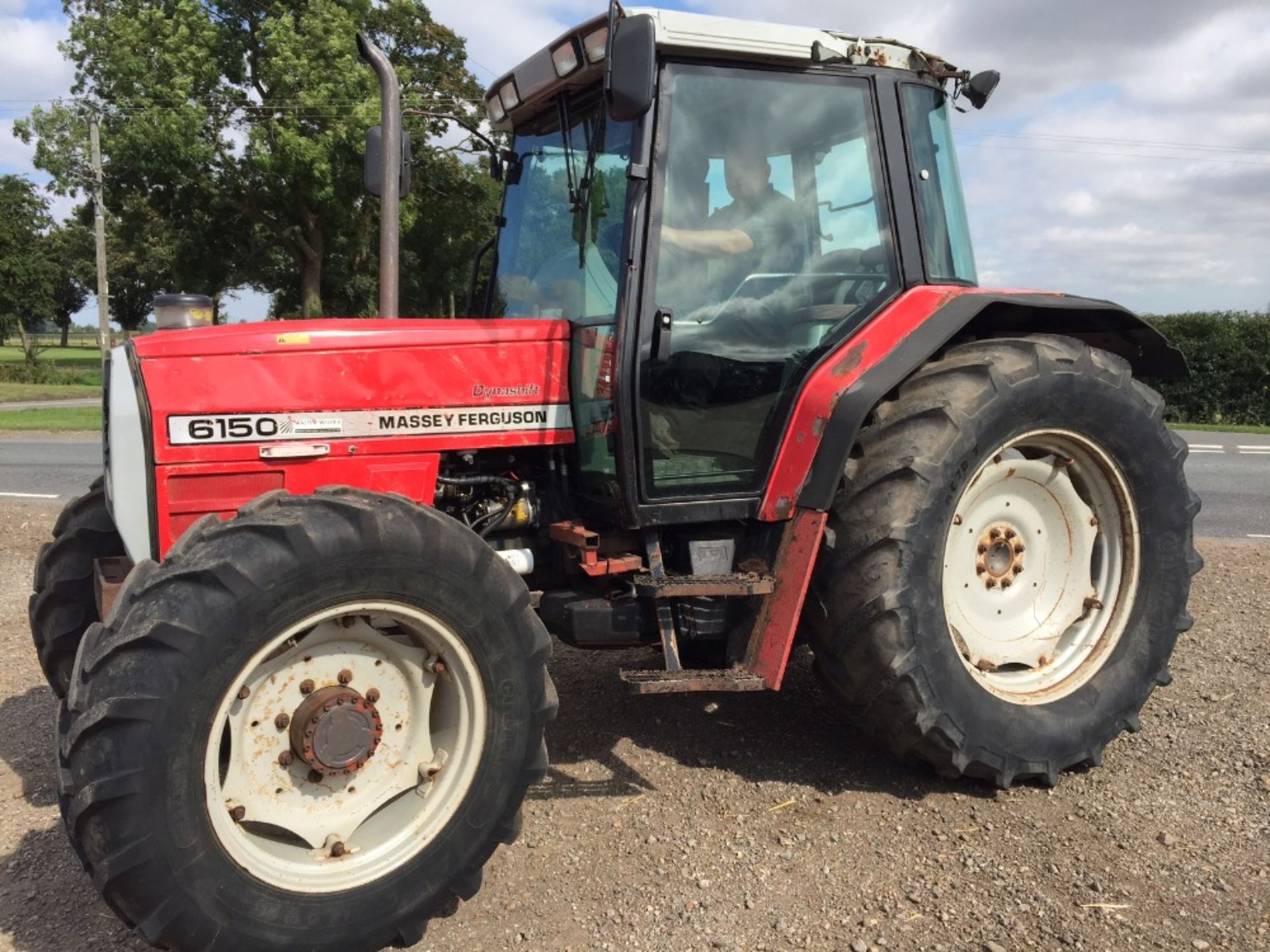 1996 Massey Ferguson 6150 4wd Tractor. V5 will be supplied. UNRESERVED LOT Reg No P987 DJH