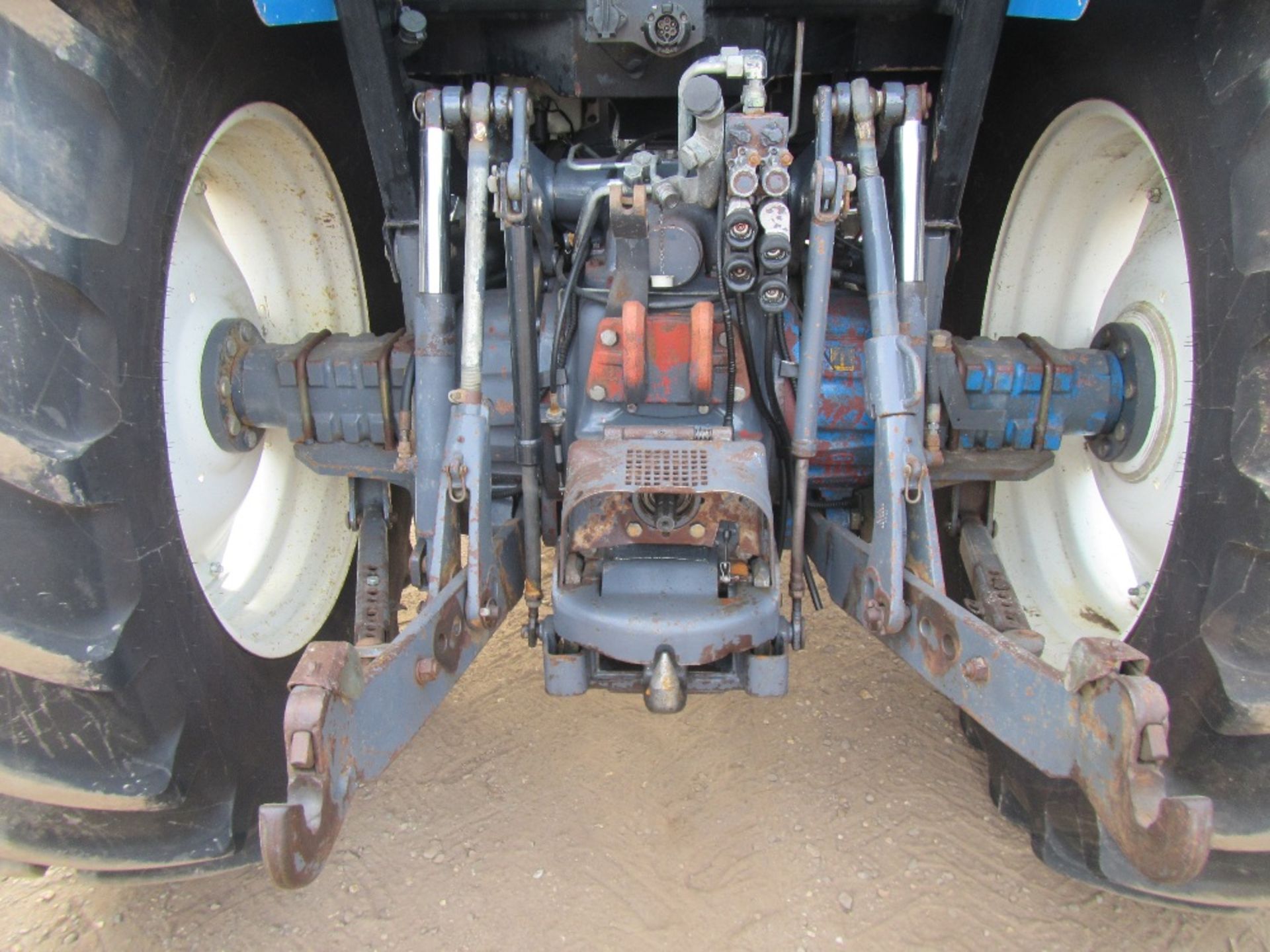Ford 8340 SLE 4wd Tractor with Front Weights & 520/70x38 Tyres. 1 owner. V5 will be supplied Reg - Image 8 of 18