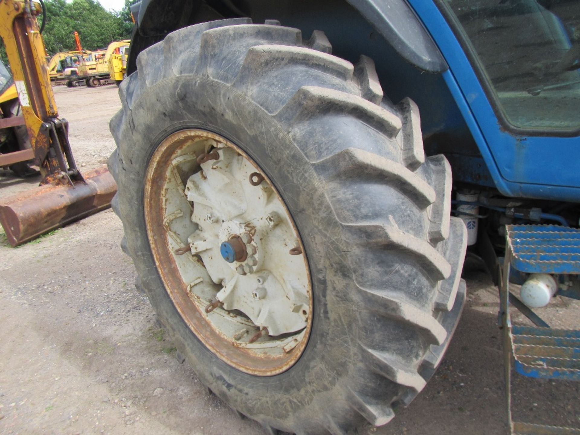 Ford 8630 4wd Tractor with Air Con, Air Seat, 3 Double Remotes. V5 will be supplied Reg. No. H484 - Image 5 of 19