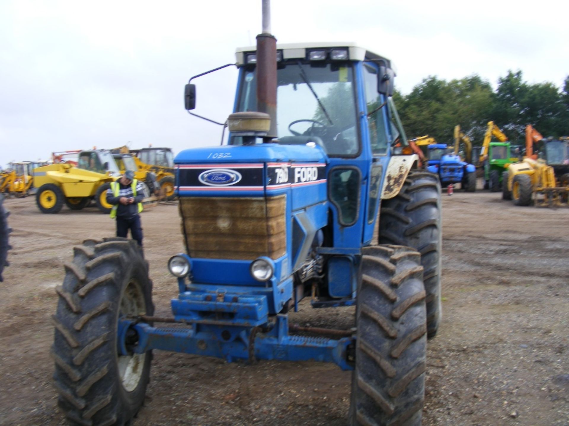 Ford 7910 Tractor with Super Q Cab - Image 2 of 3