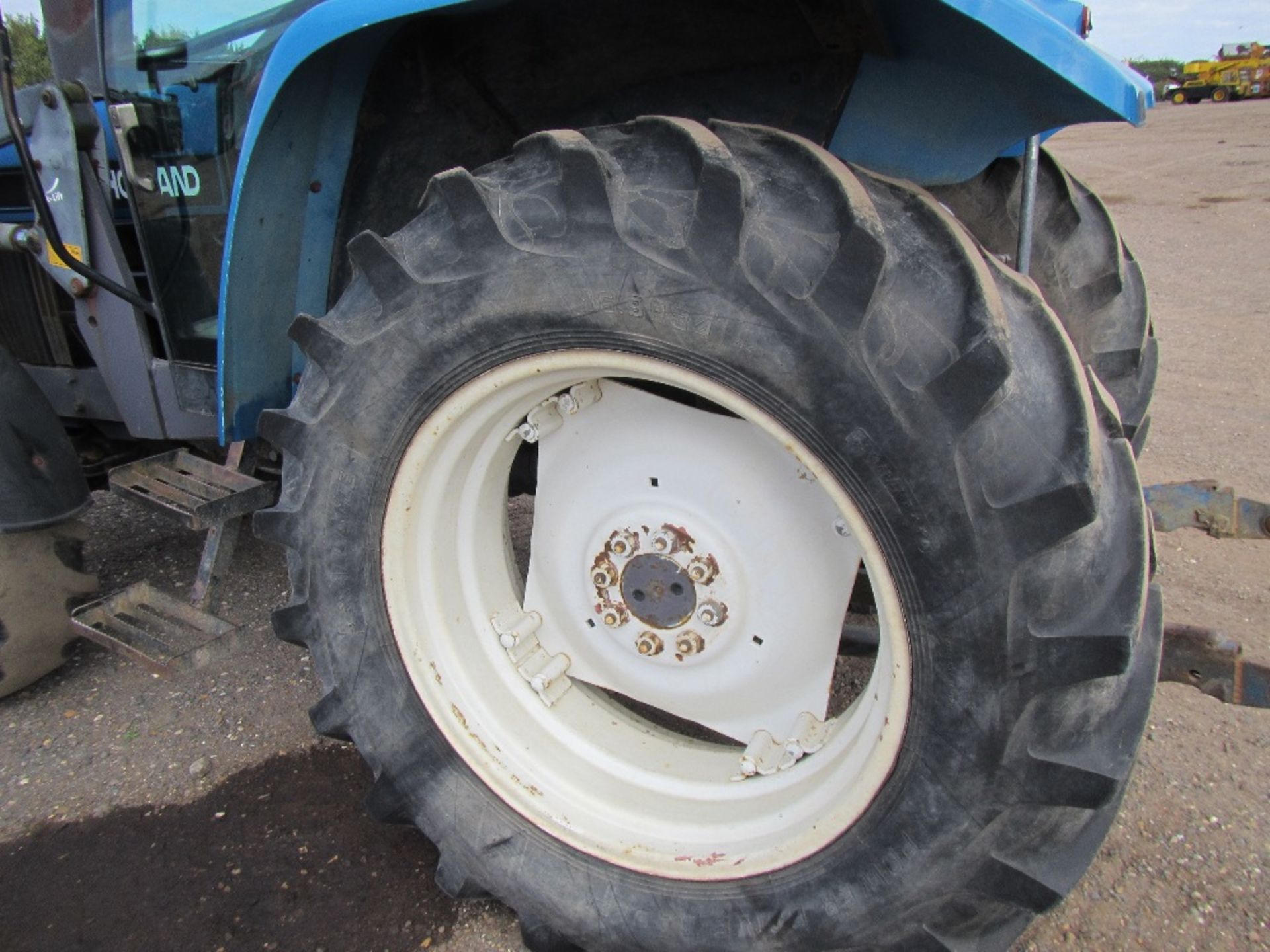 New Holland 5640SL Tractor with Front Loader. V5 has been applied for. Regd 30/1/97. - Image 9 of 15