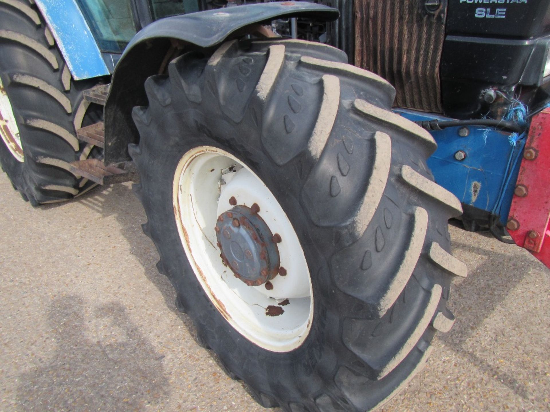 Ford 8240 4wd Tractor Ser No BE04869 - Image 5 of 17