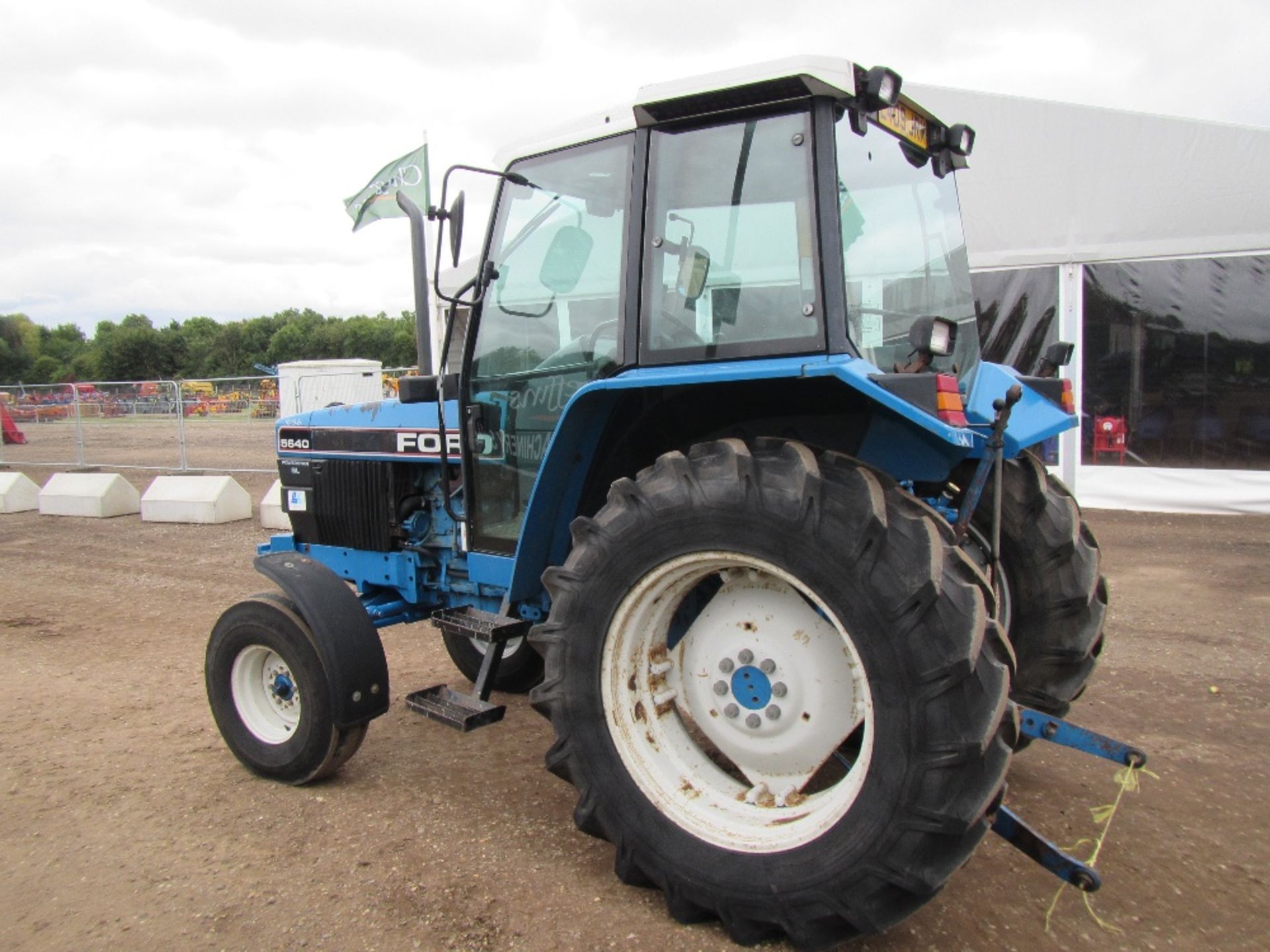 New Holland 5640 2wd Tractor. 4081 hrs. Reg. No. L409 KRM Ser No BD49206 - Image 9 of 17