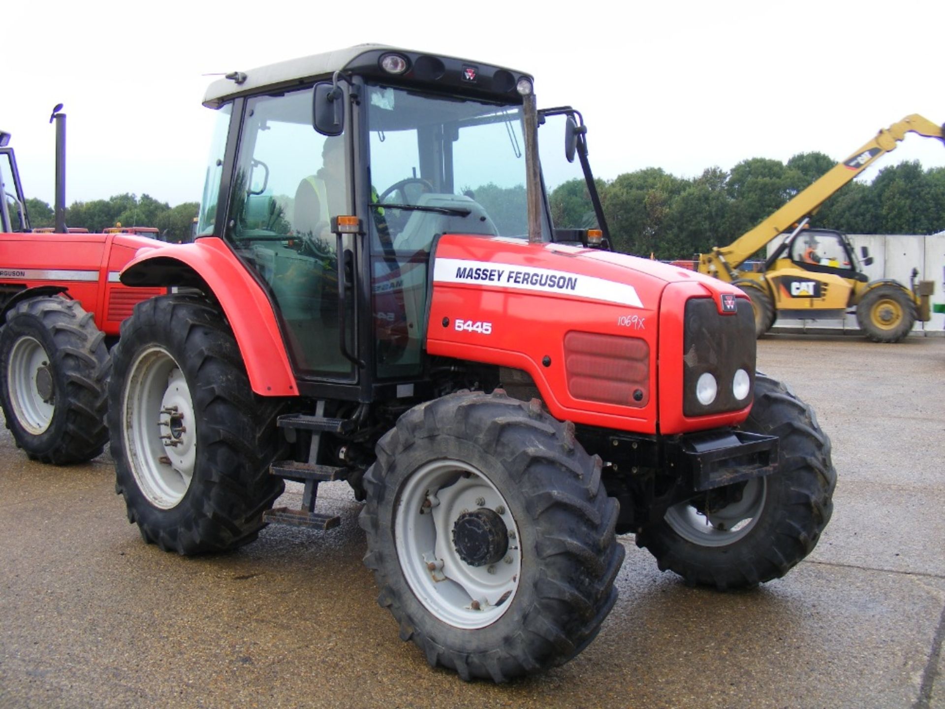 2004 Massey Ferguson 5445 Tractor - Image 2 of 6