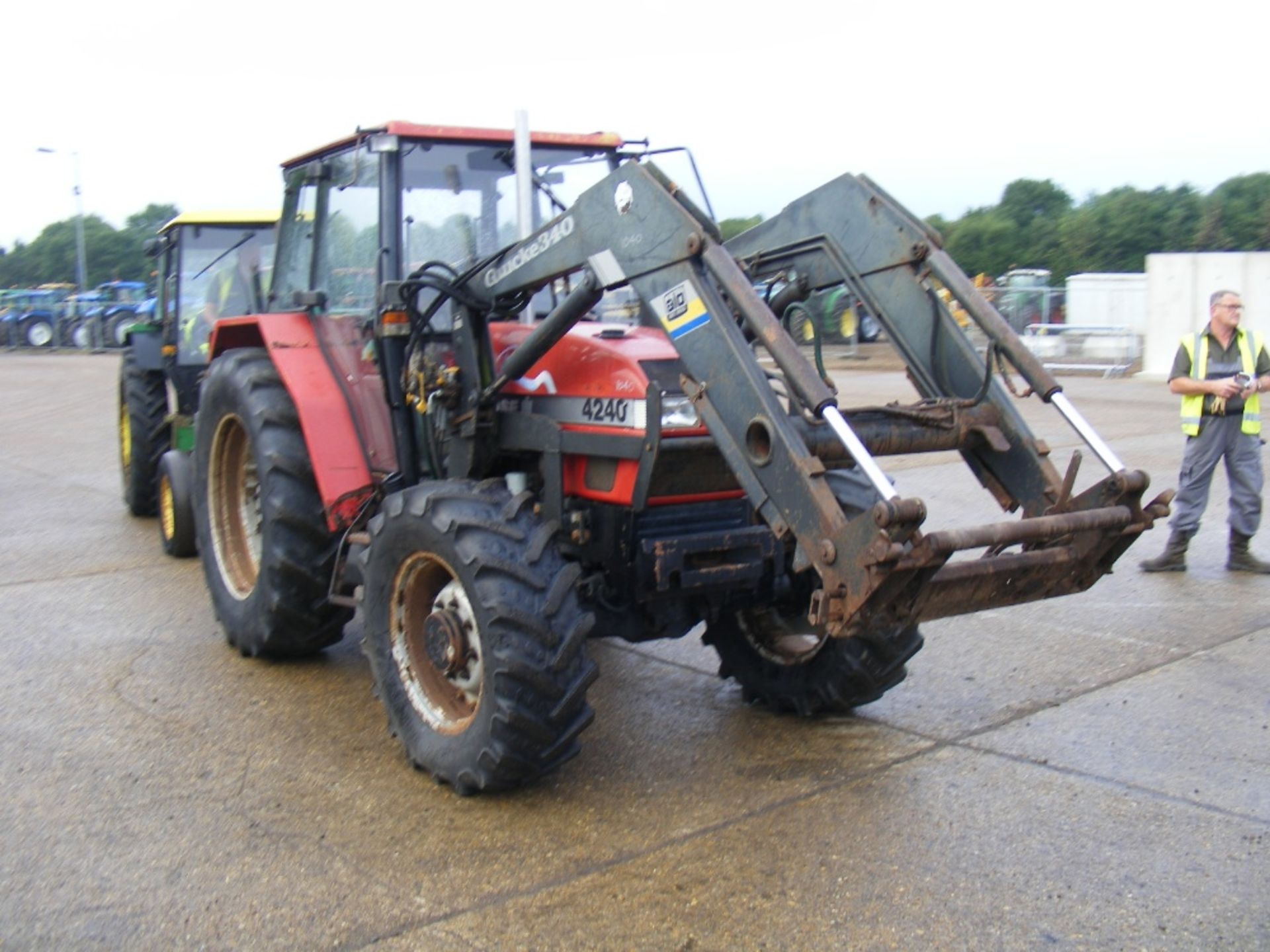 Case International 4240 Pro 4wd Tractor with Quicke 340 Loader. V5 will be supplied. Reg. No. P307 - Image 3 of 6