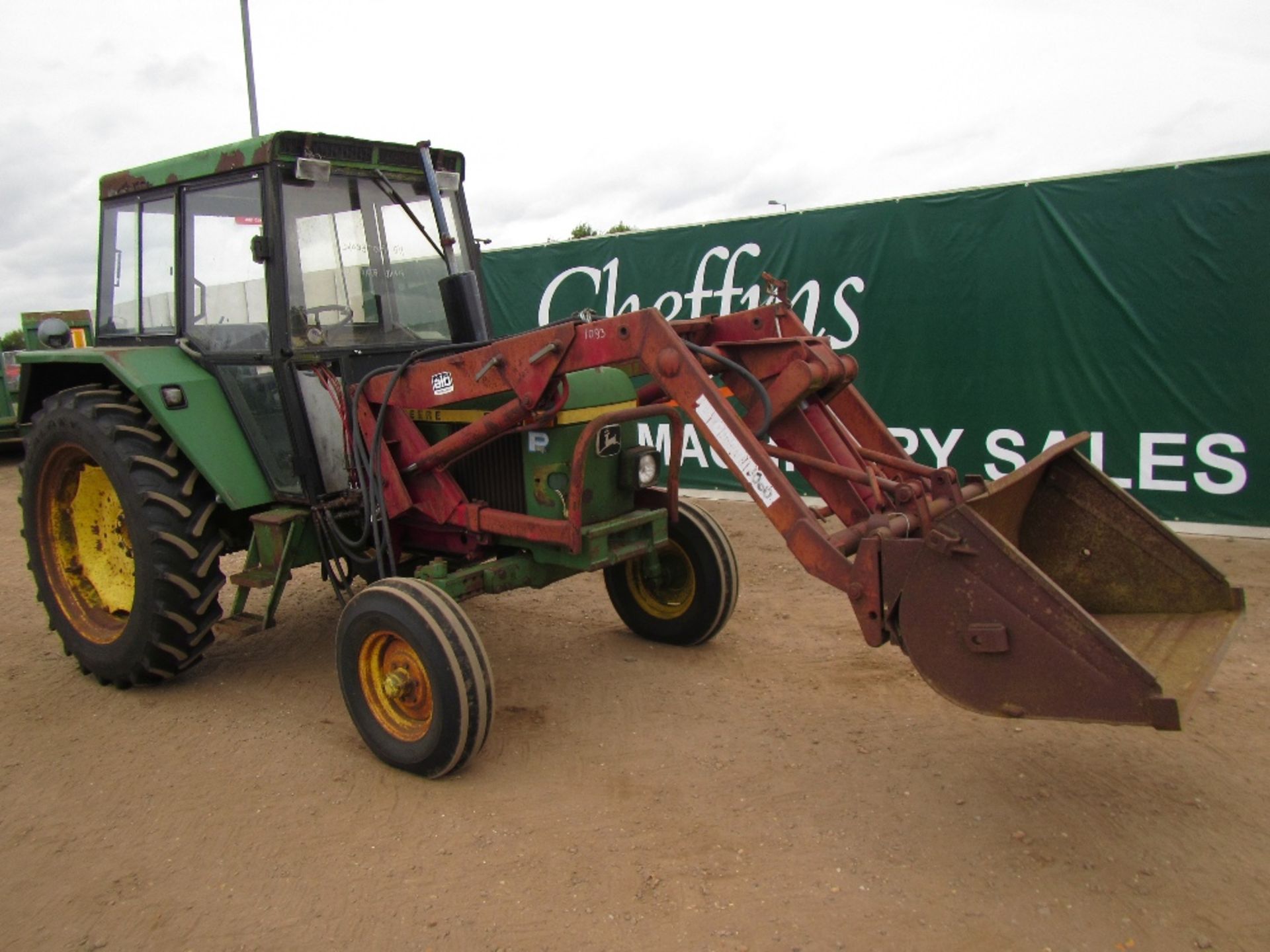 John Deere 2130 2wd Tractor with OPU Cab, Alo Loader & Bucket. V5 will be supplied. Reg. No. DBD - Image 3 of 12