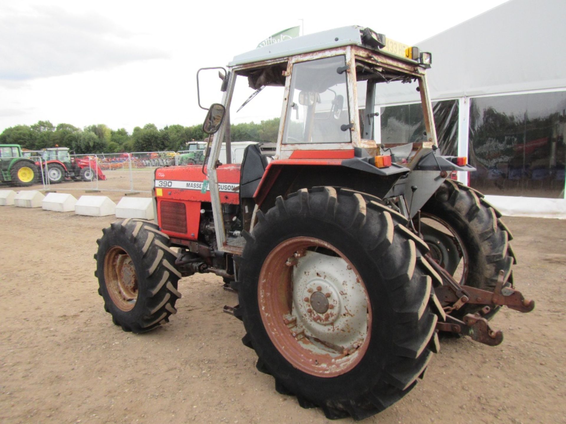 Massey Ferguson 390 4wd Tractor with 3 stick gearbox. Reg. No. F433 HFJ - Image 5 of 7