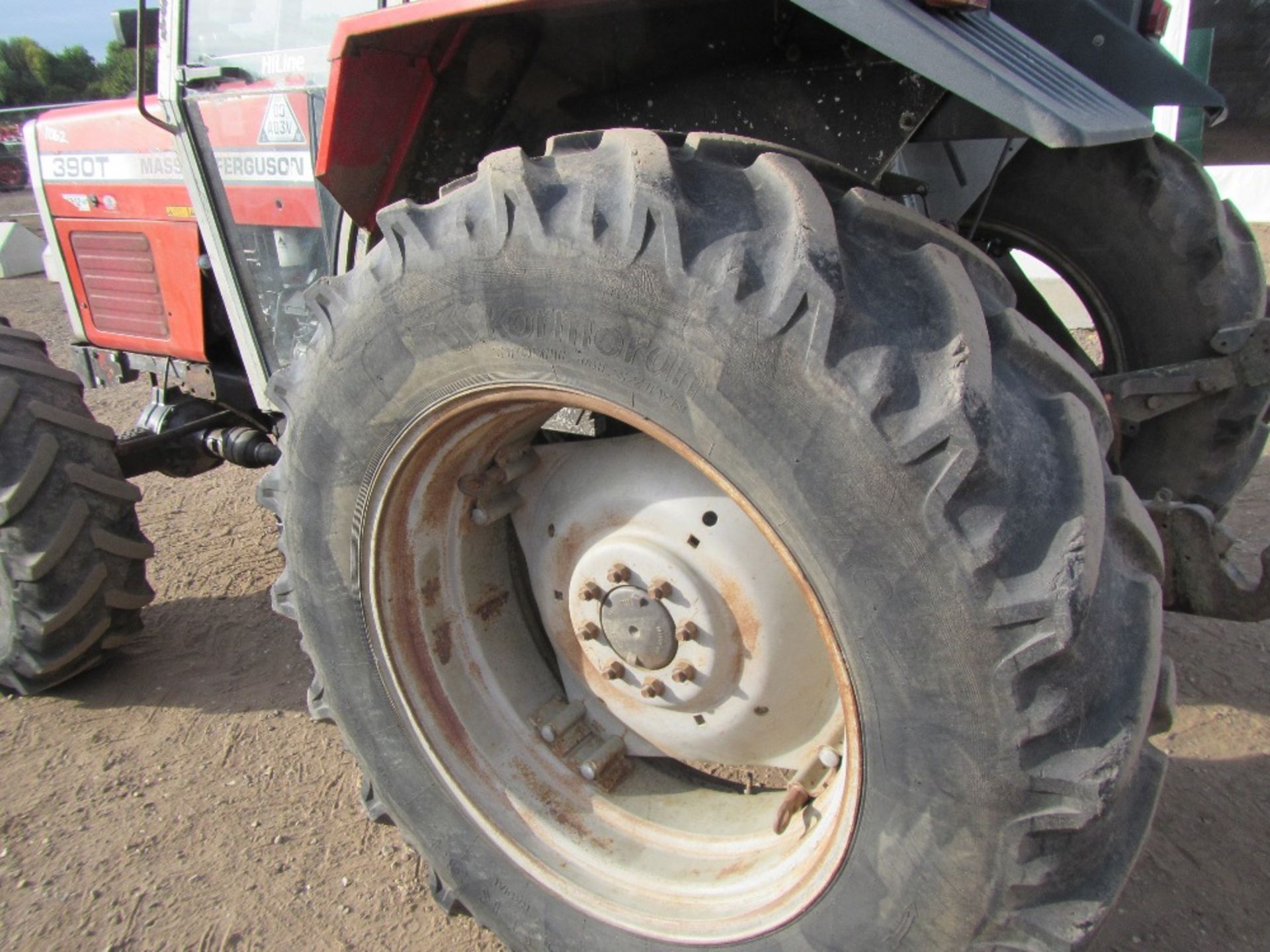 1992 Massey Ferguson 390T 4x4 12 Speed Tractor with Hi Line Cab. V5 will be supplied. Reg. No. - Image 8 of 14