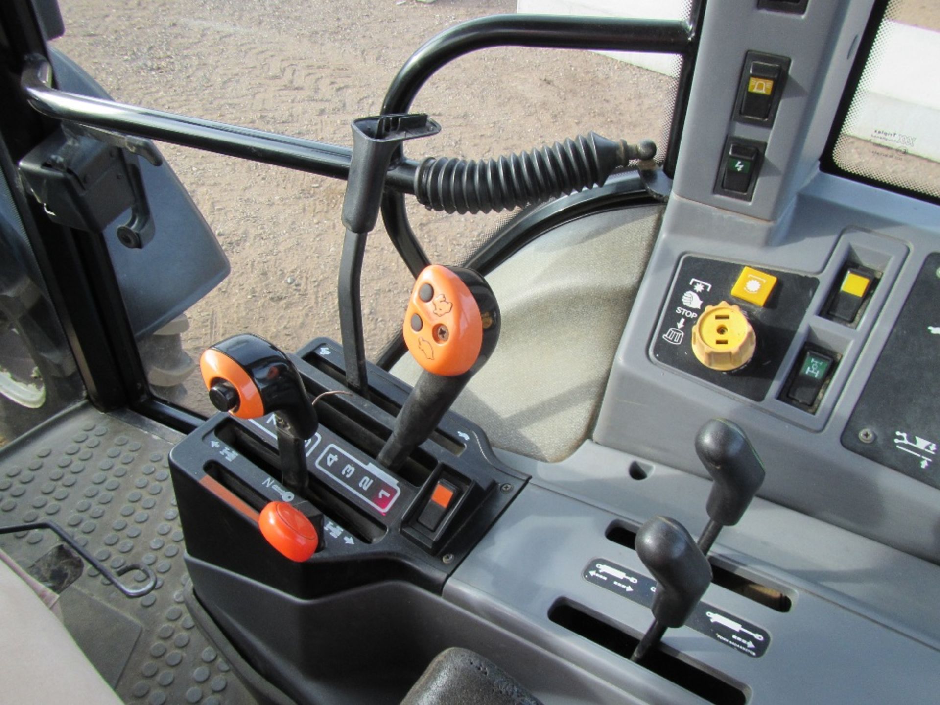 Ford 8340 SLE 4wd Tractor with Front Weights & 520/70x38 Tyres. 1 owner. V5 will be supplied Reg - Image 15 of 18