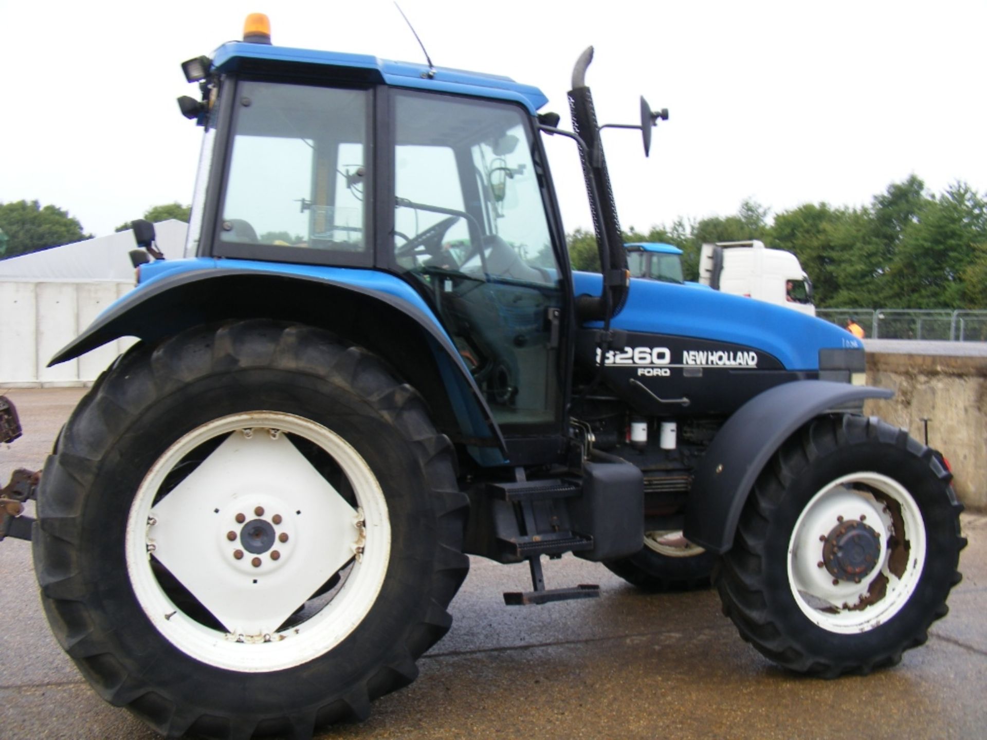 New Holland 8260 4wd Range Command Tractor P Reg - Image 4 of 6
