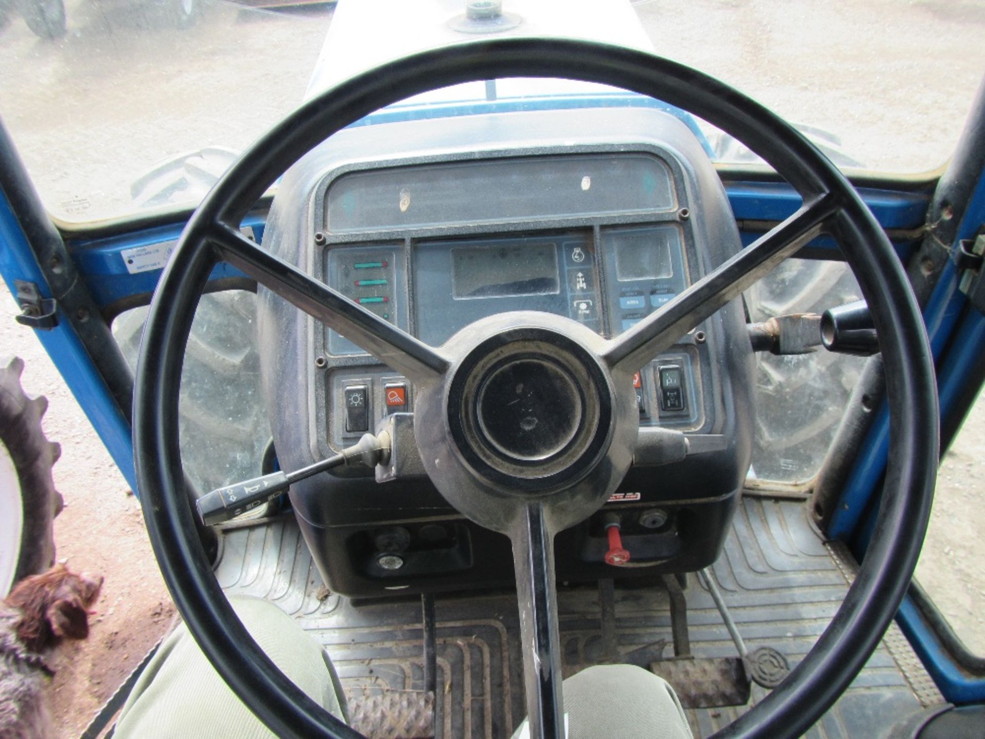 Ford 8630 4wd Tractor with Air Con, Air Seat, 3 Double Remotes. V5 will be supplied Reg. No. H484 - Image 17 of 19