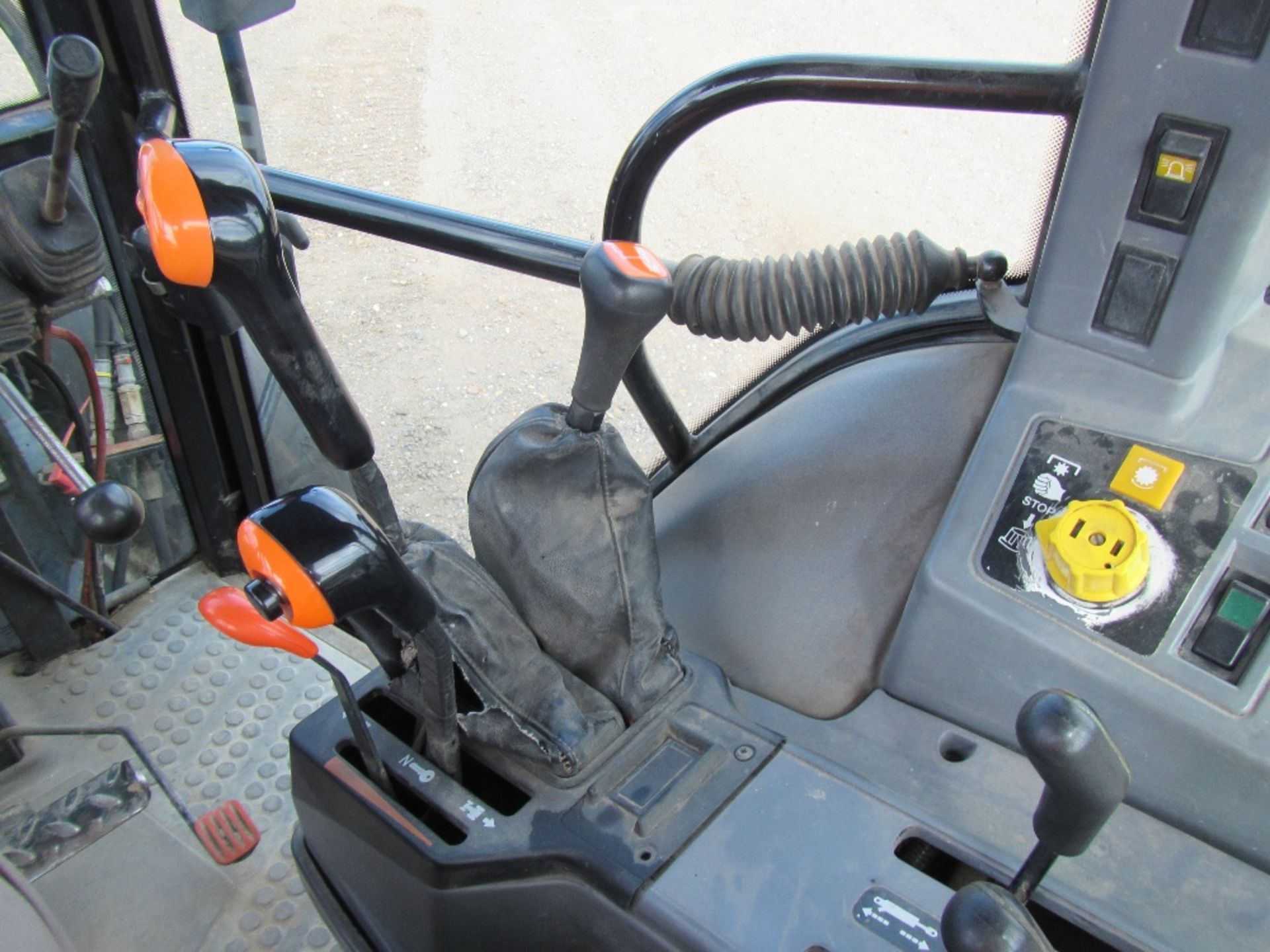 New Holland 5640SL Tractor with Front Loader. V5 has been applied for. Regd 30/1/97. - Image 13 of 15