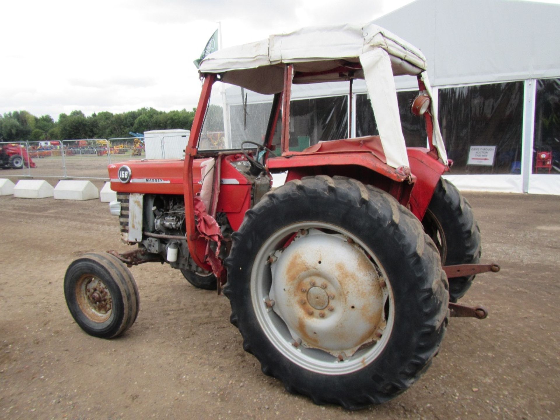 Massey Ferguson 168 Tractor with Long PTO, 8 Speed Gearbox, Power Steering & 4 Bolt Lift Pump Ser No - Image 9 of 14