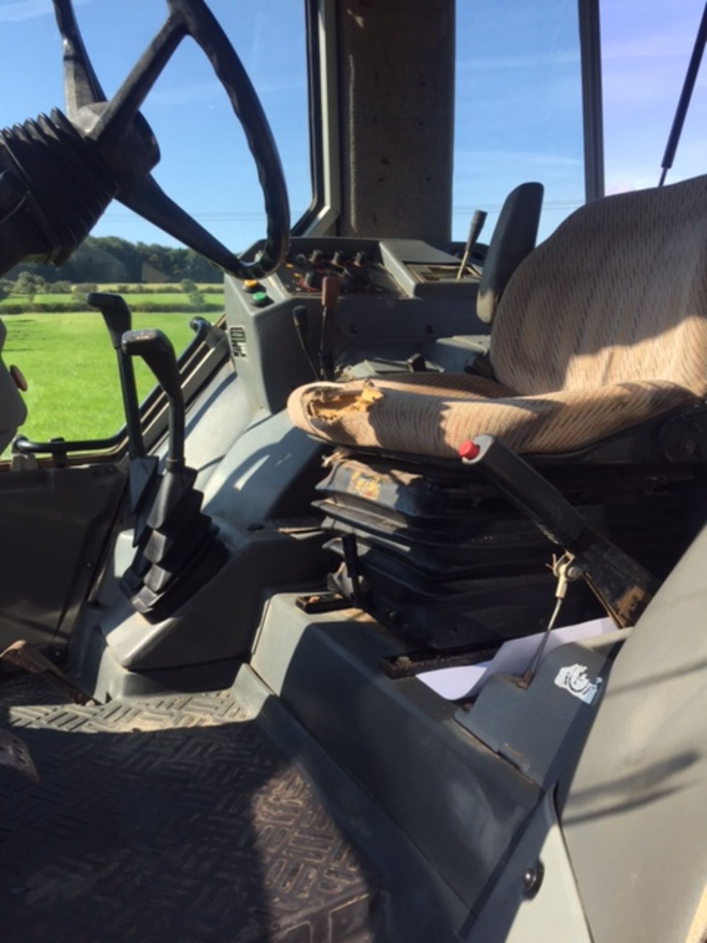 Massey Ferguson 3060 4wd Tractor with 16 Speed Gearbox & Air Con. V5 will be supplied. Reg. No. L352 - Image 4 of 4