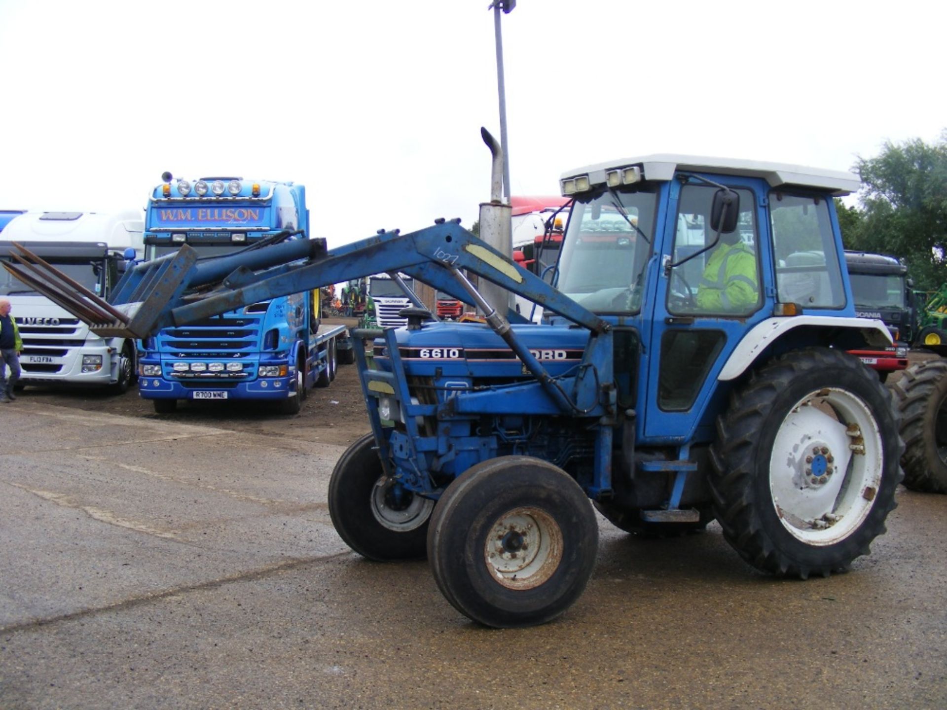 Ford 6610 Super Q 2wd Tractor with Loader