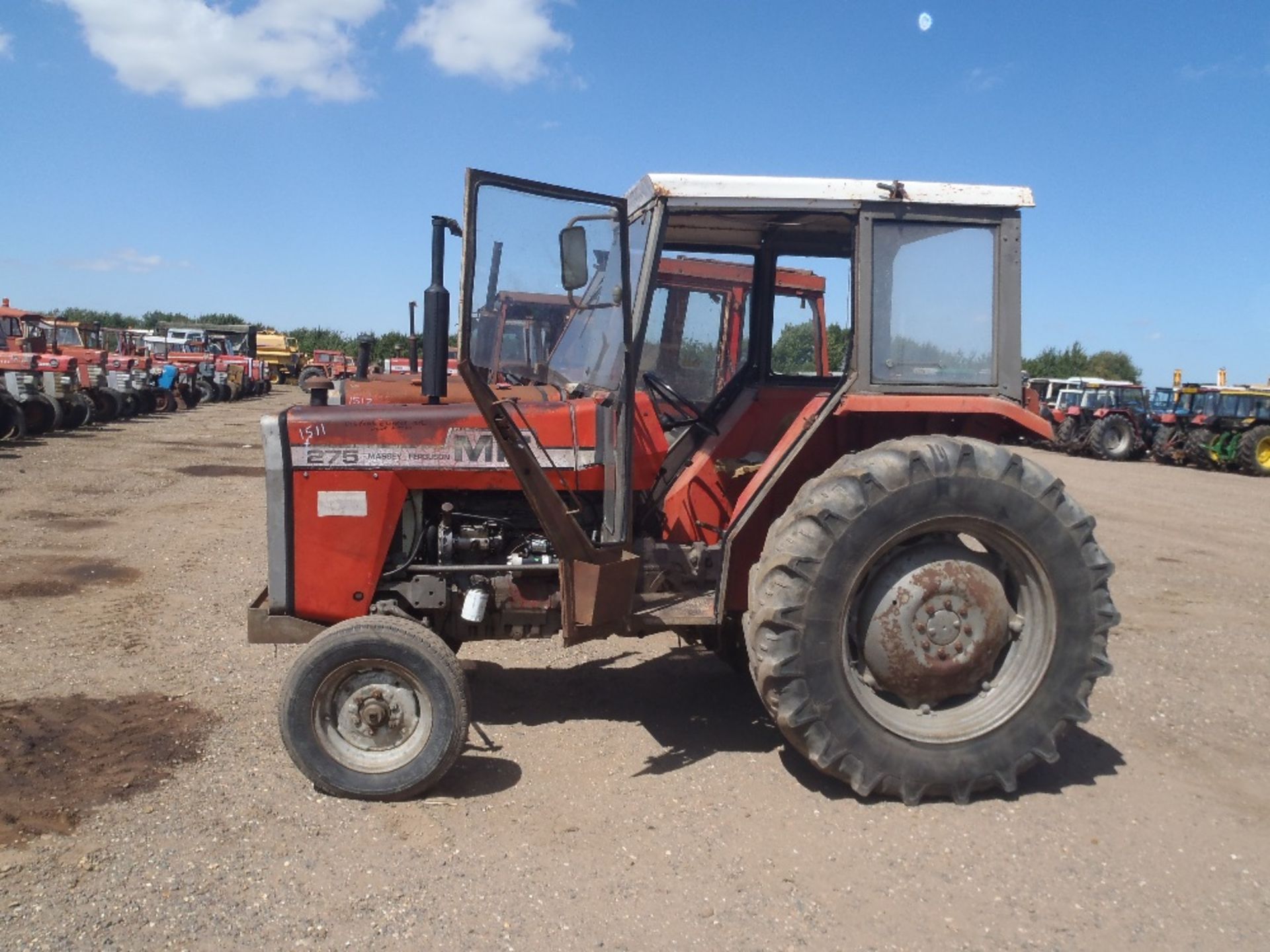 Massey Ferguson 275 Tractor with 8 Speed Gearbox, Wide Tyres and Power Steering. V5 will be supplied