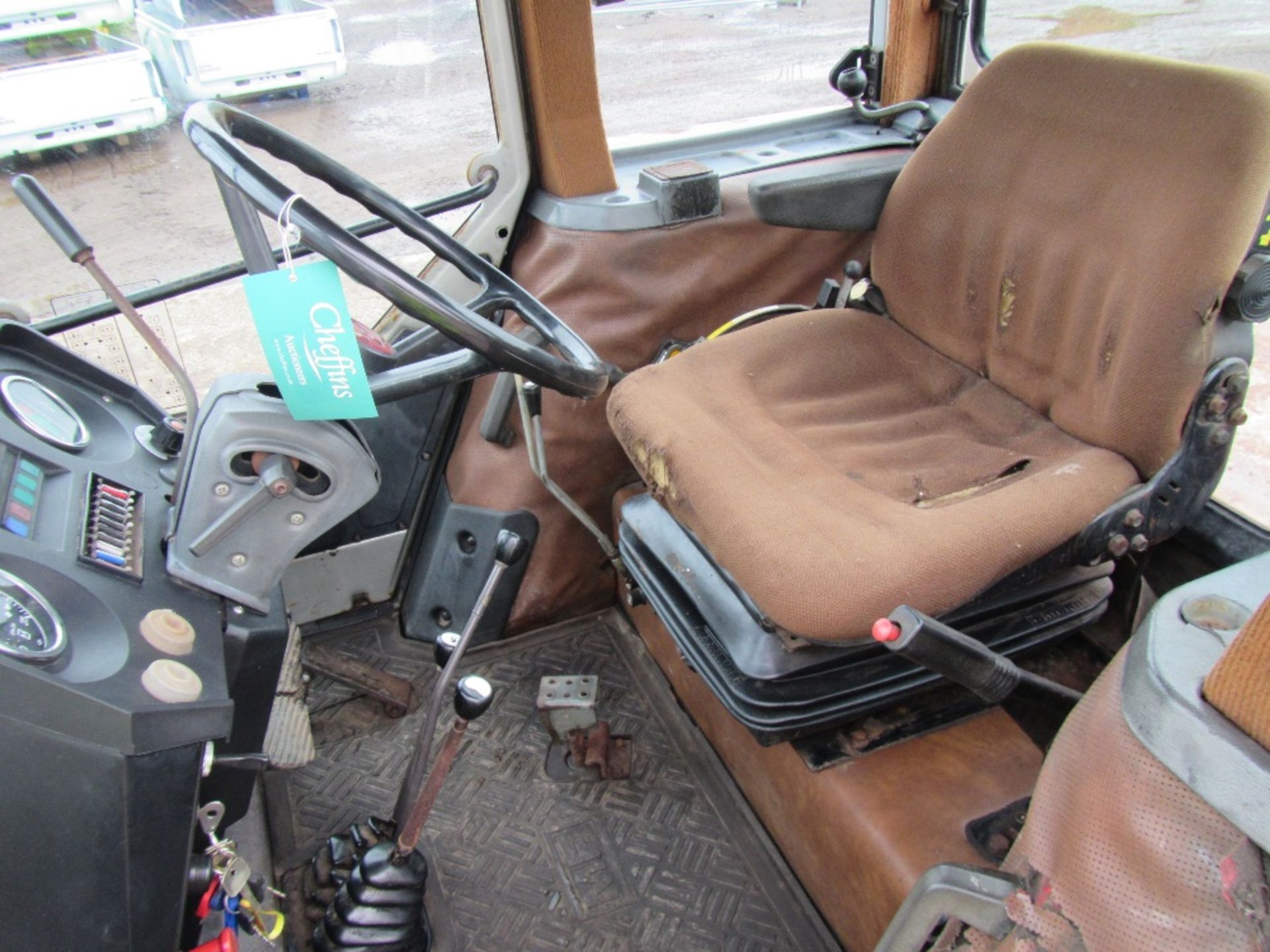 Massey Ferguson 690 2wd Tractor Ser. No. L135020 - Image 12 of 17