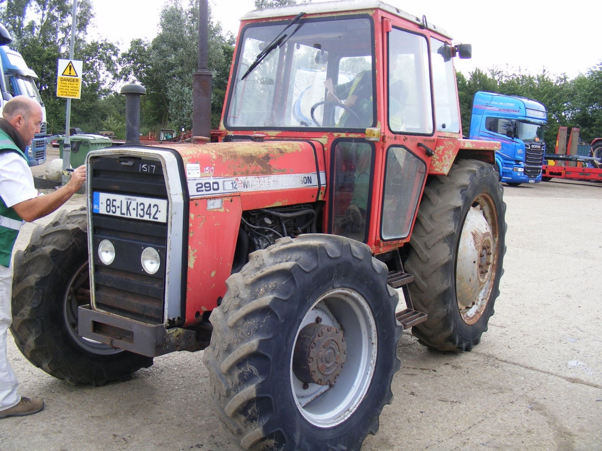 Massey Ferguson 290 4wd Tractor Reg No 85-LK-1342