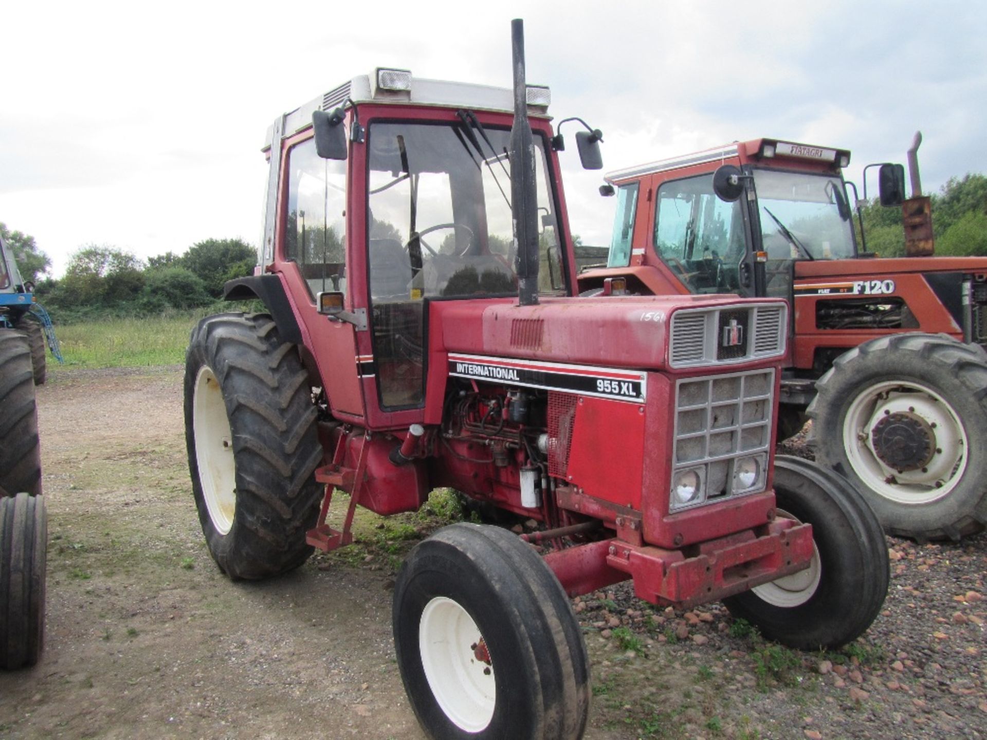 International 955XL 2wd Tractor. V5 will be supplied. Reg. No. ERP 957X Ser. No. 001289 - Image 3 of 4