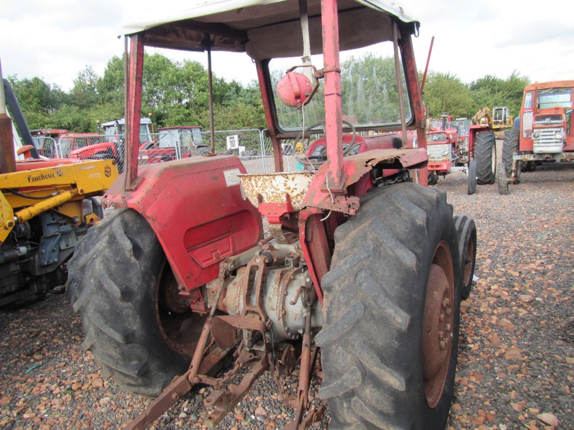 Massey Ferguson 165 Tractor with 4 Bolt Lift Pump Vin No. 149899 - Image 4 of 4