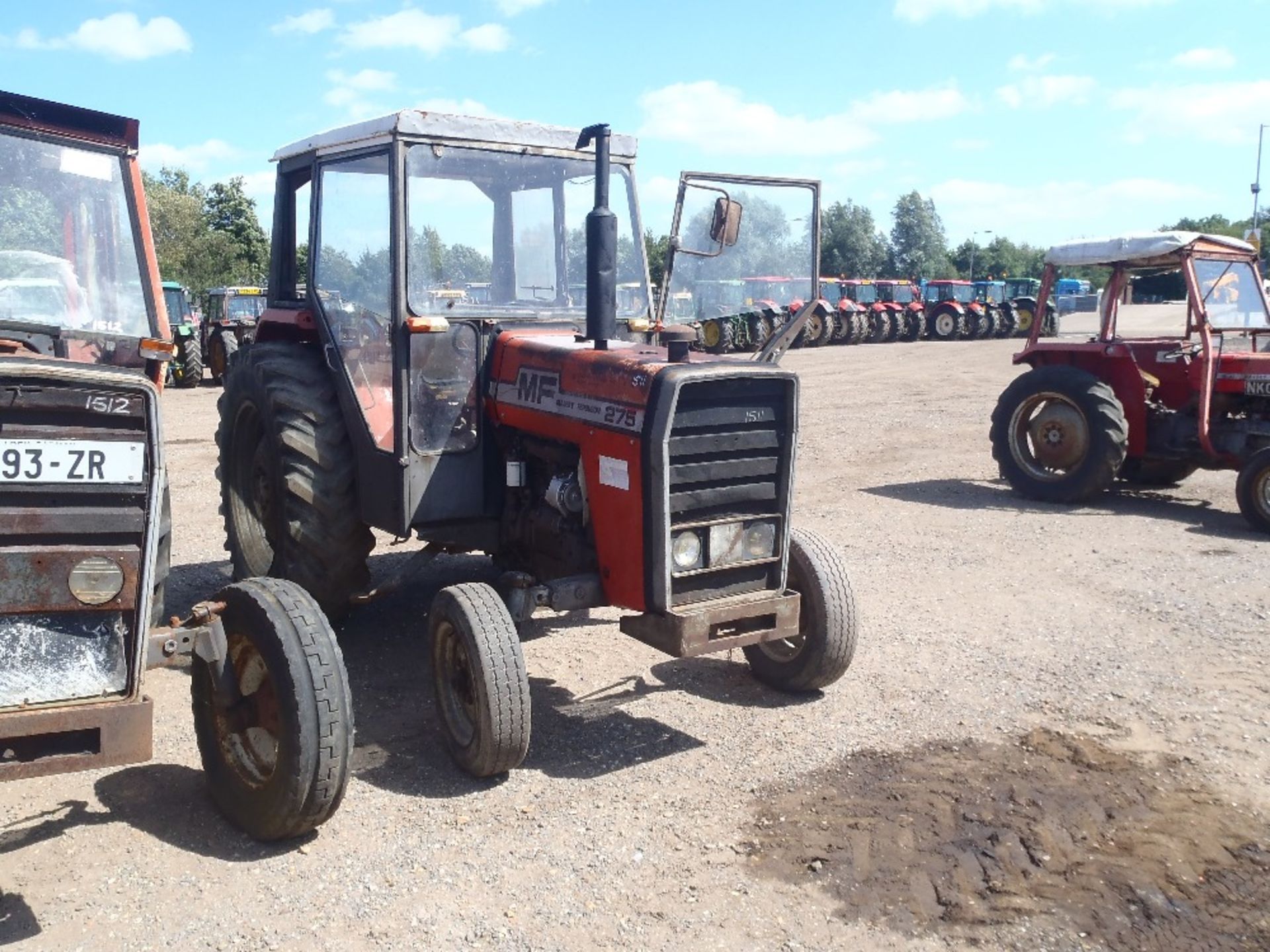 Massey Ferguson 275 Tractor with 8 Speed Gearbox, Wide Tyres and Power Steering. V5 will be supplied - Image 3 of 9
