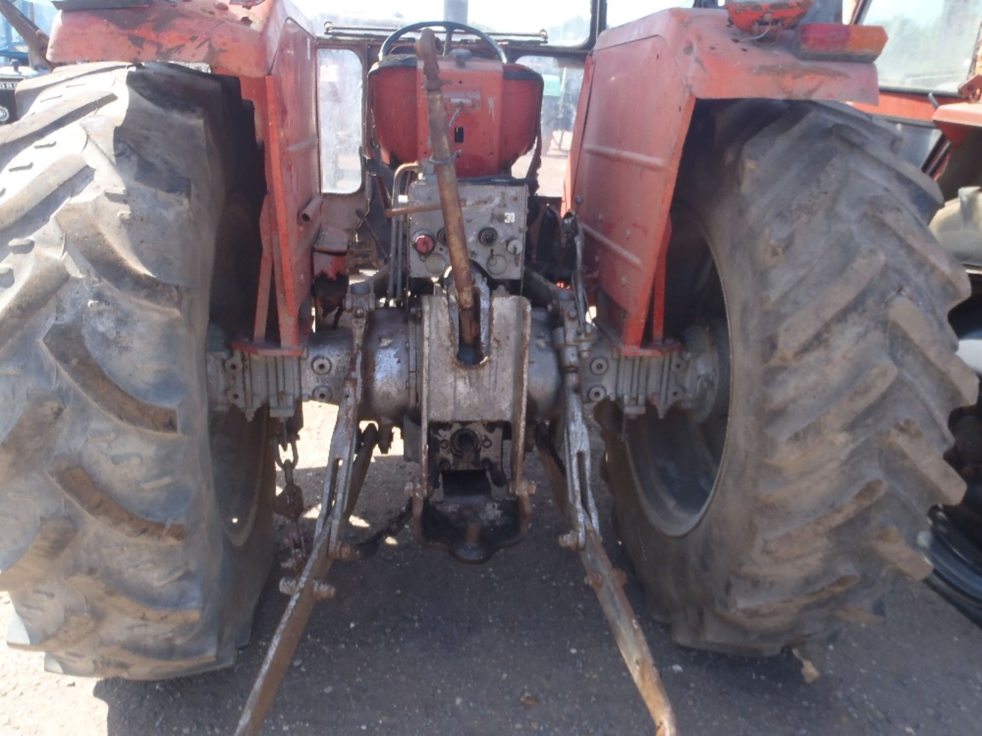 Massey Ferguson 275 Tractor with 8 Speed Gearbox, Wide Tyres and Power Steering. V5 will be supplied - Image 5 of 9