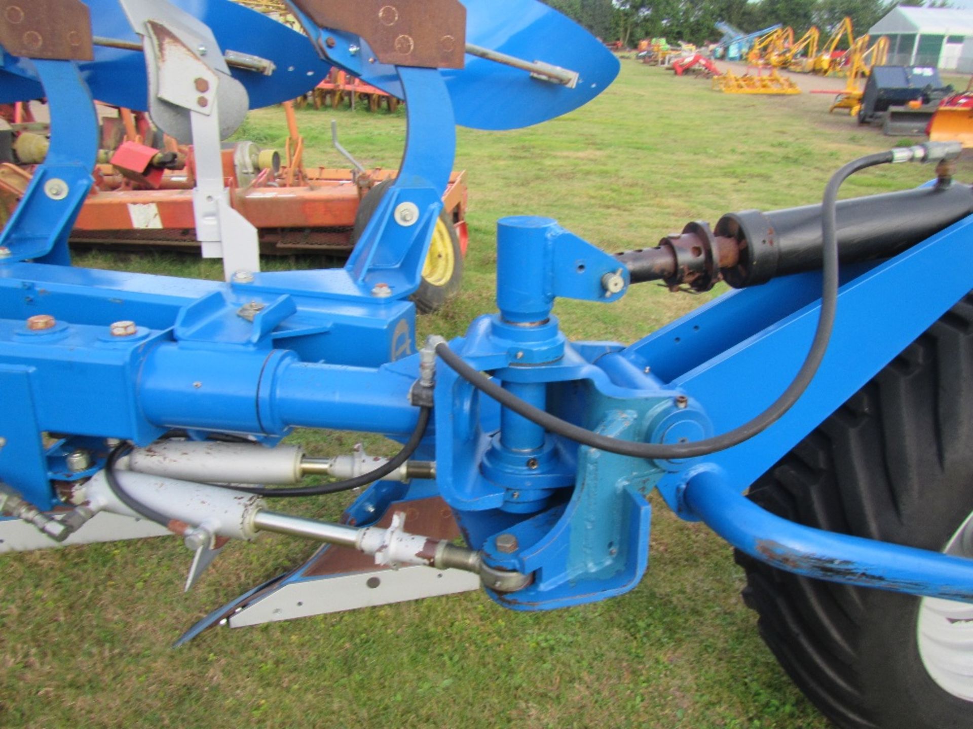 2009 Overum CVL6975F 6 Furrow Semi Mounted Plough - Image 4 of 7