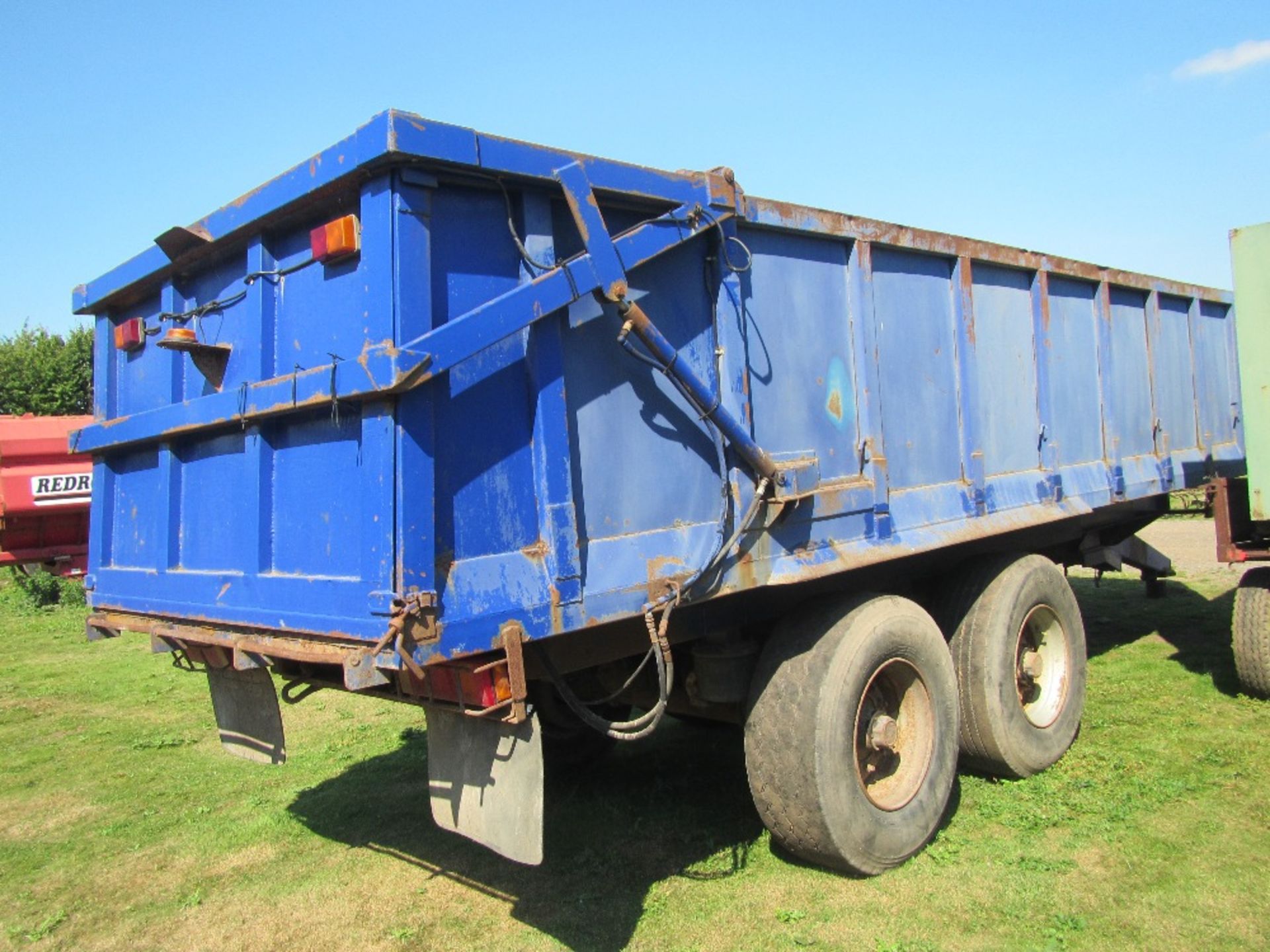 Larrington Tipping Trailer with Air Brakes, Suspension & Hydraulic Door - Image 2 of 7